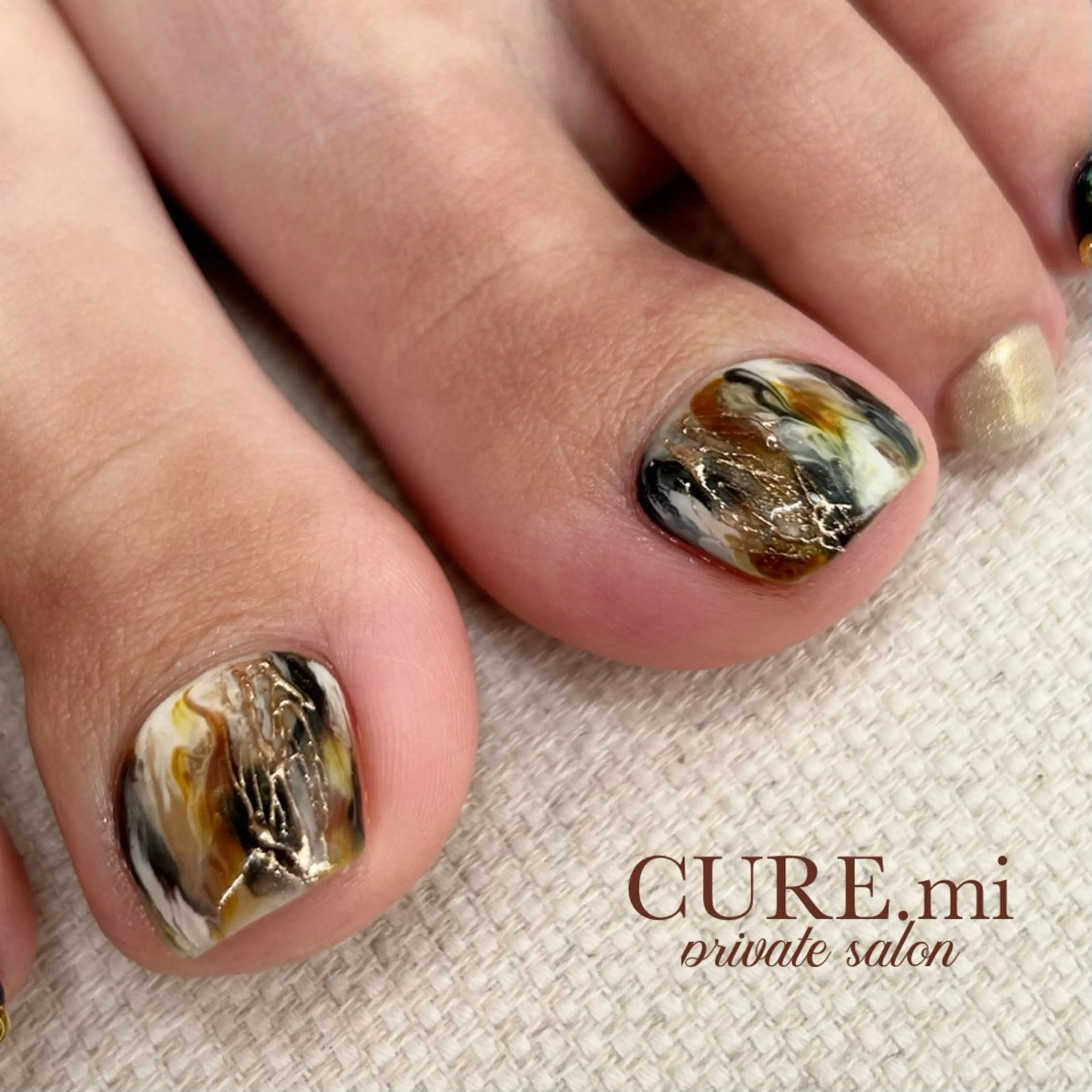 ネイル 大理石ネイル(マーブル) ニュアンスネイル フットネイル CURE.mi所属・伊藤 美香のネイルデザイン