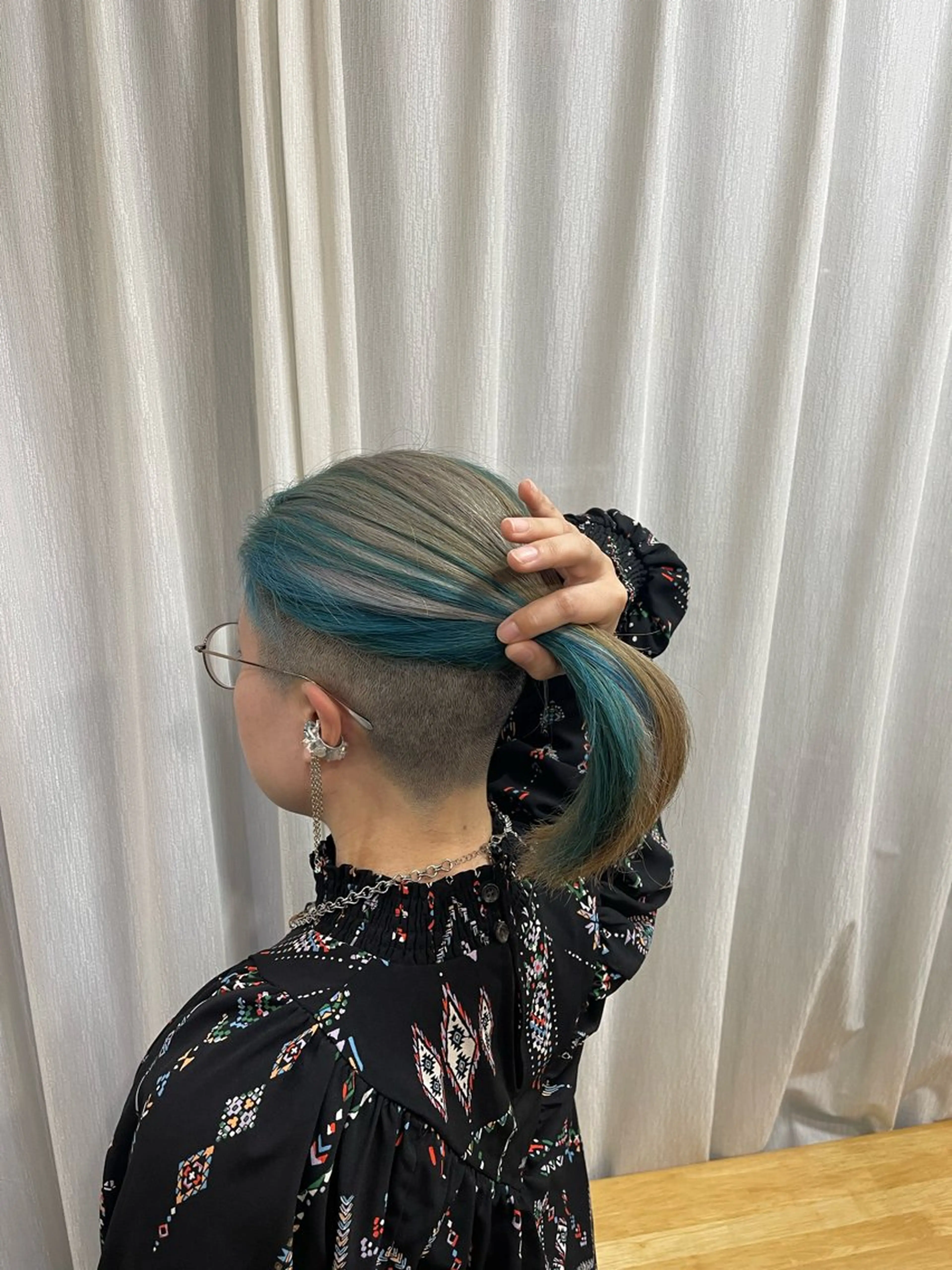 ミディアム カラー ブリーチ ブルーカラー ケアブリーチ デザインカラー ダブルカラー ヘアカラー トリートメント SOYON西大寺店所属・ダブルカラー/ 髪質改善💎安藤のヘアスタイル