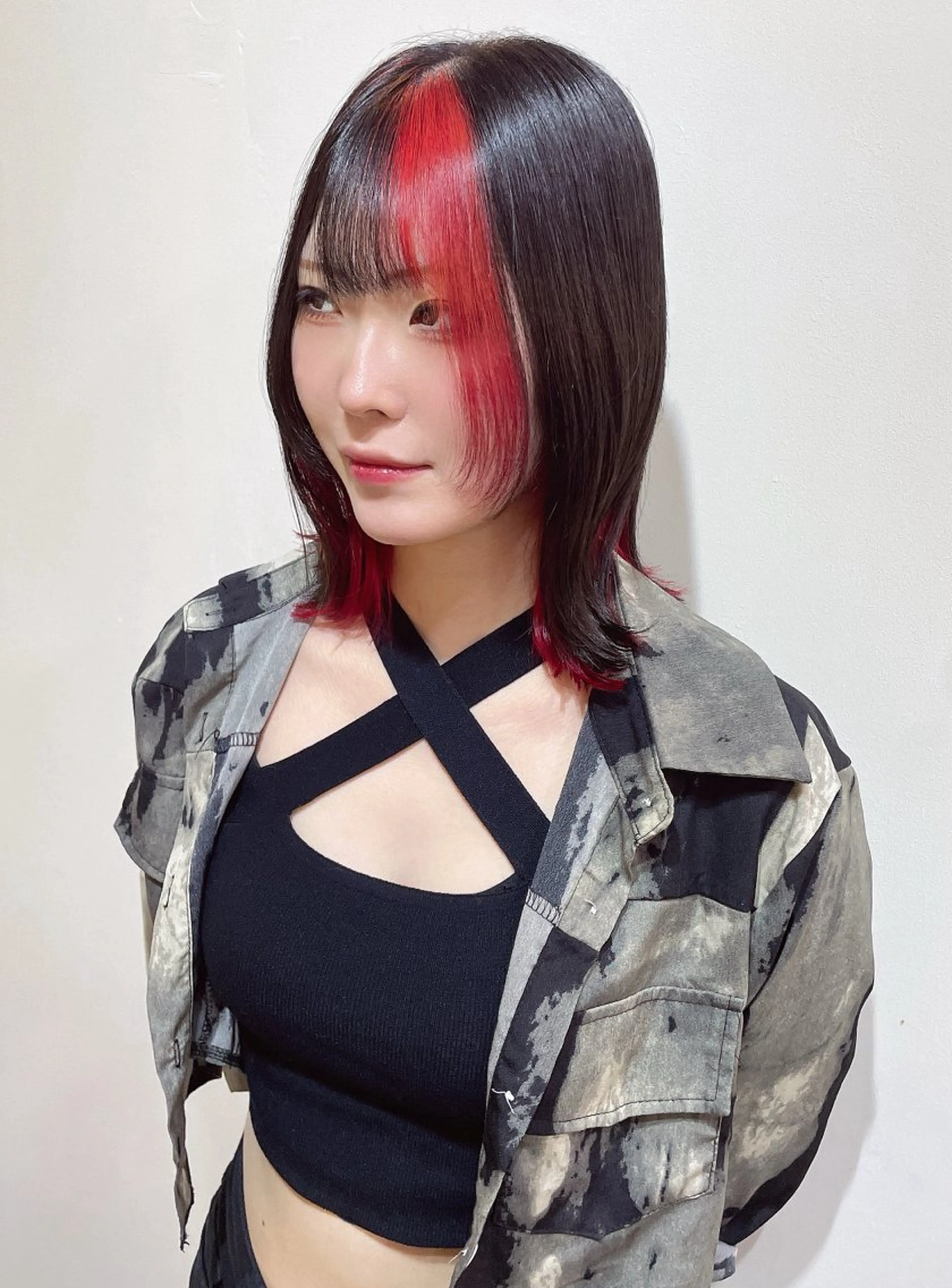 ミディアム カラー デザインカラー メッシュ レッドカラー カット ヘアカラー トリートメント 艶カラー／ハイトーン Anjuのヘアスタイル