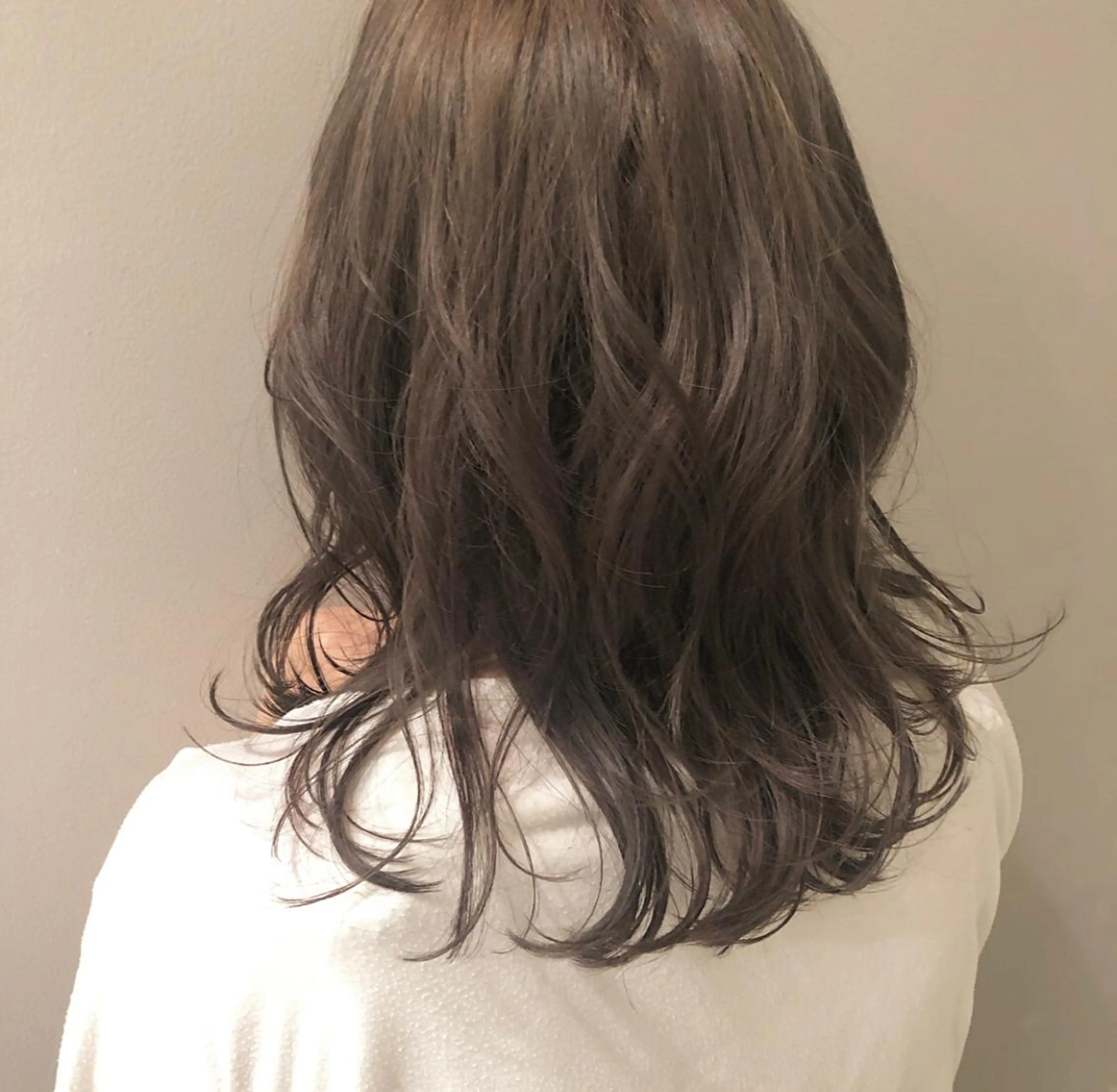 ミディアム カラー ヘアカラー 小森 樹奈のヘアスタイル