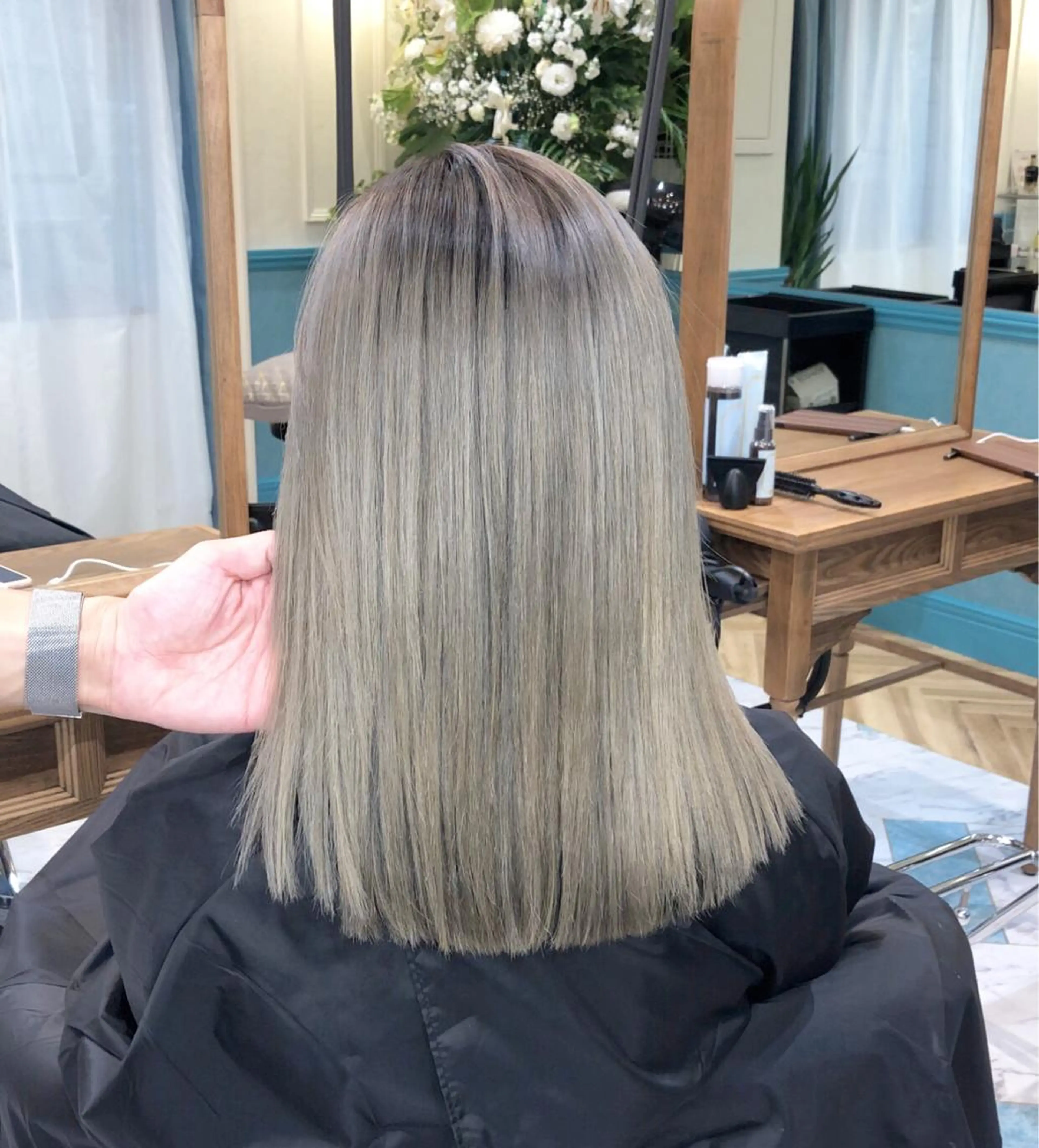 ミディアム ハイライト レイヤーカット salowin 原宿 aroa所属・韓国／ハッシュカット ／透明感カラー／金野のヘアスタイル