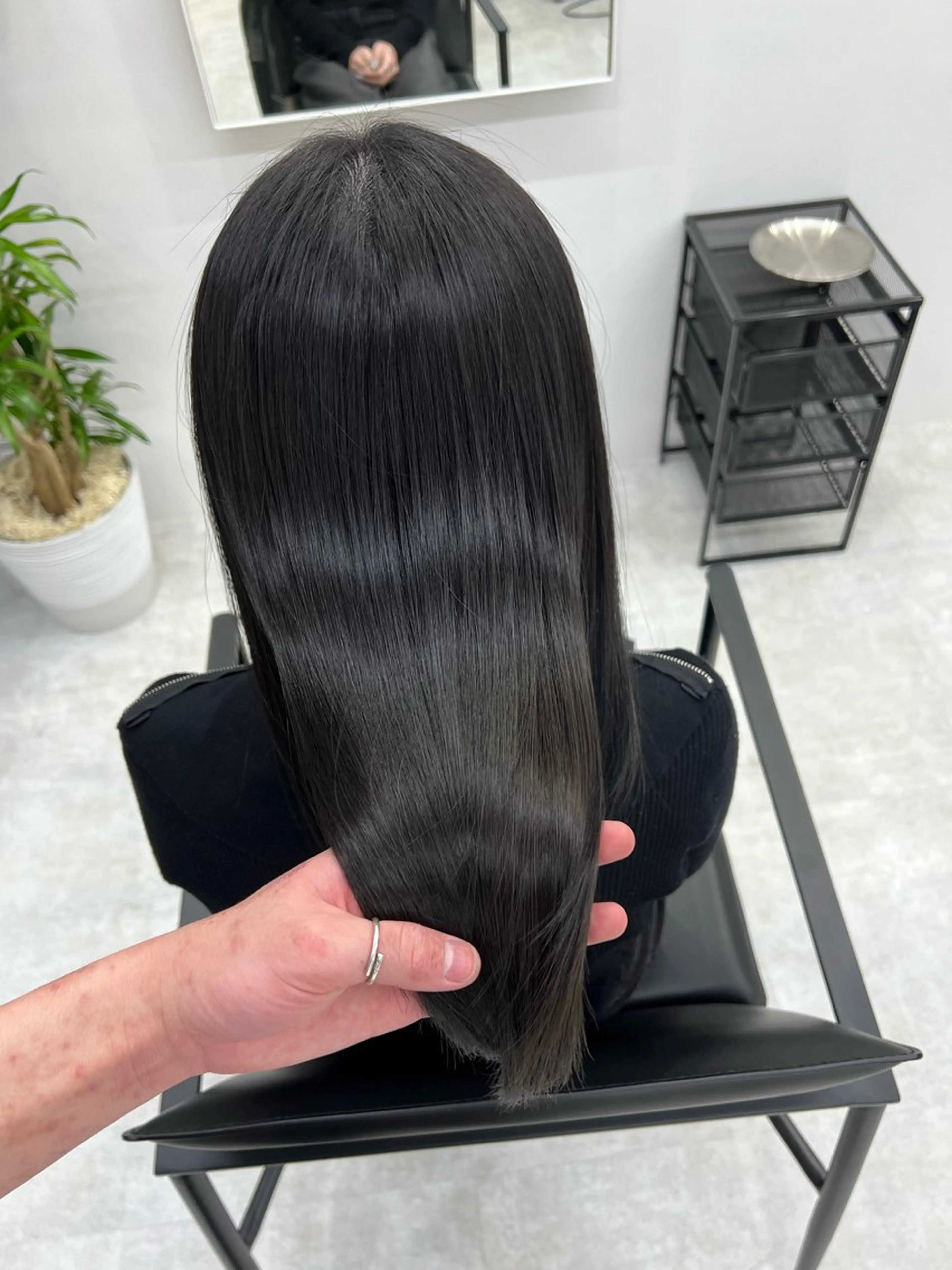 ロング カット ヘアカラー トリートメント 【YUTO】確実に 髪を綺麗にするプロ。のヘアスタイル