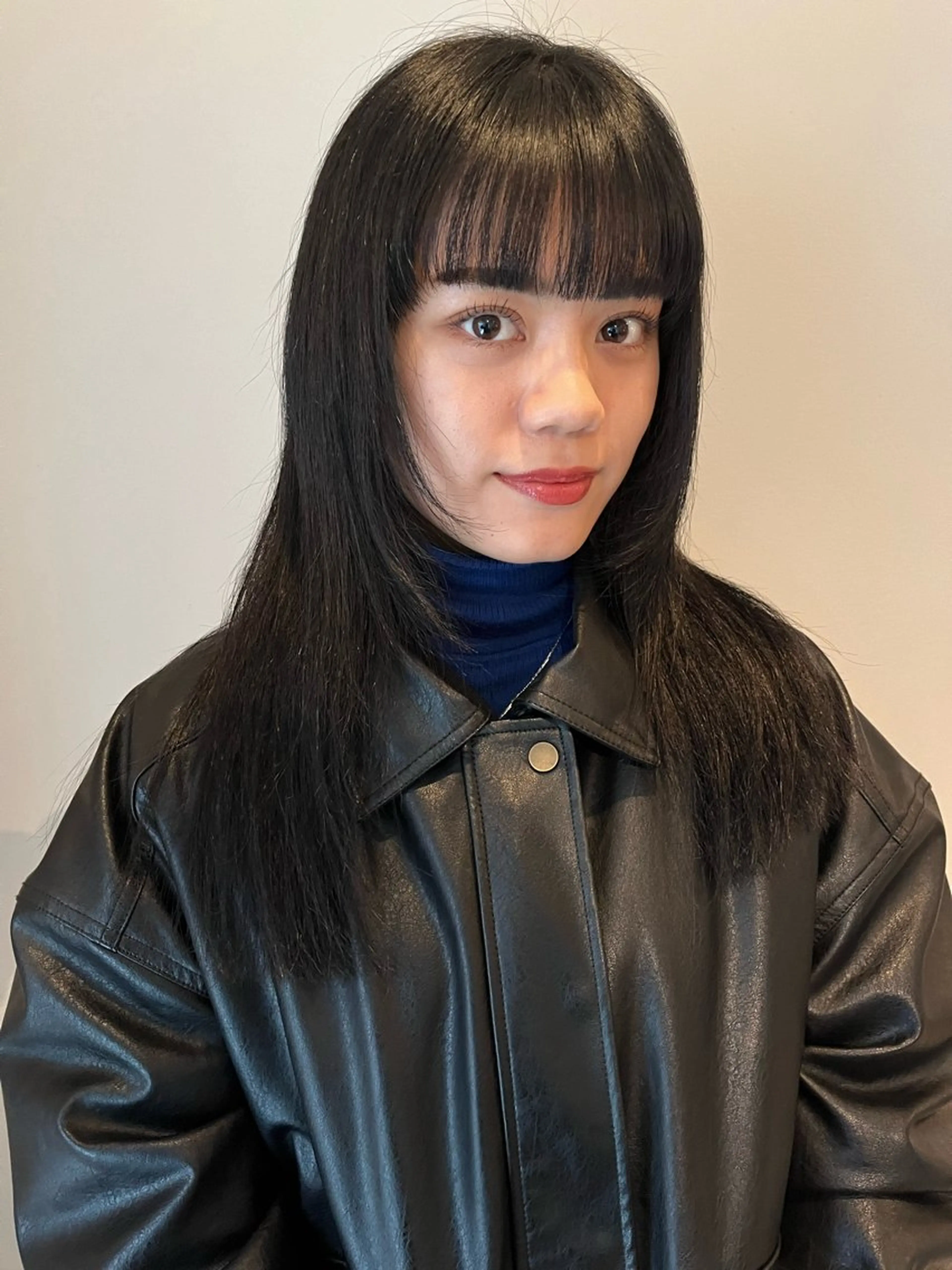 ロング カラー 黒髪 レイヤーカット pu+on. nailworks所属・fuyumi / ニュアンスネイルのネイルデザイン