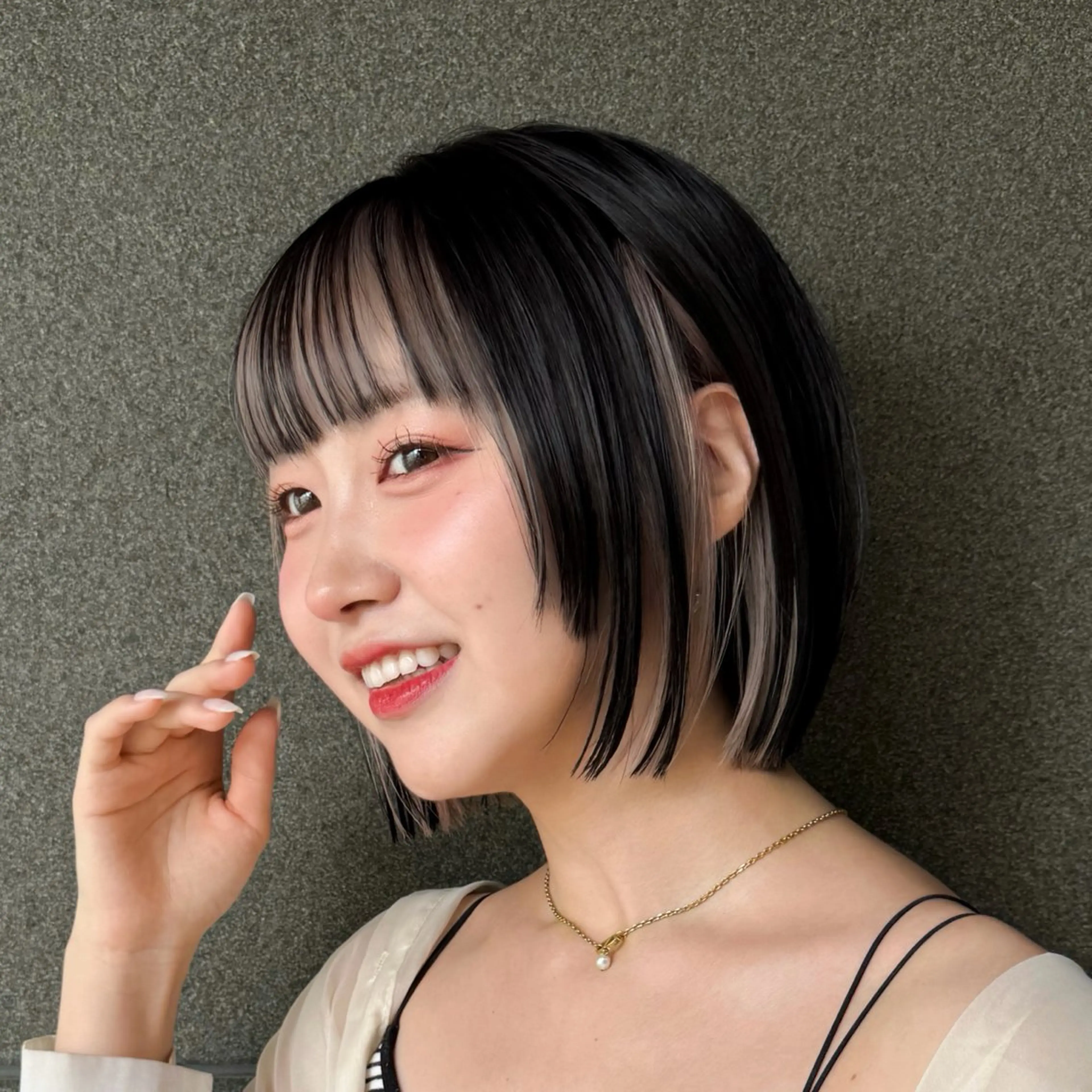 ショート カラー カット ヘアカラー トリートメント 顔周り/レイヤー/ ベージュ/みっきーのヘアスタイル
