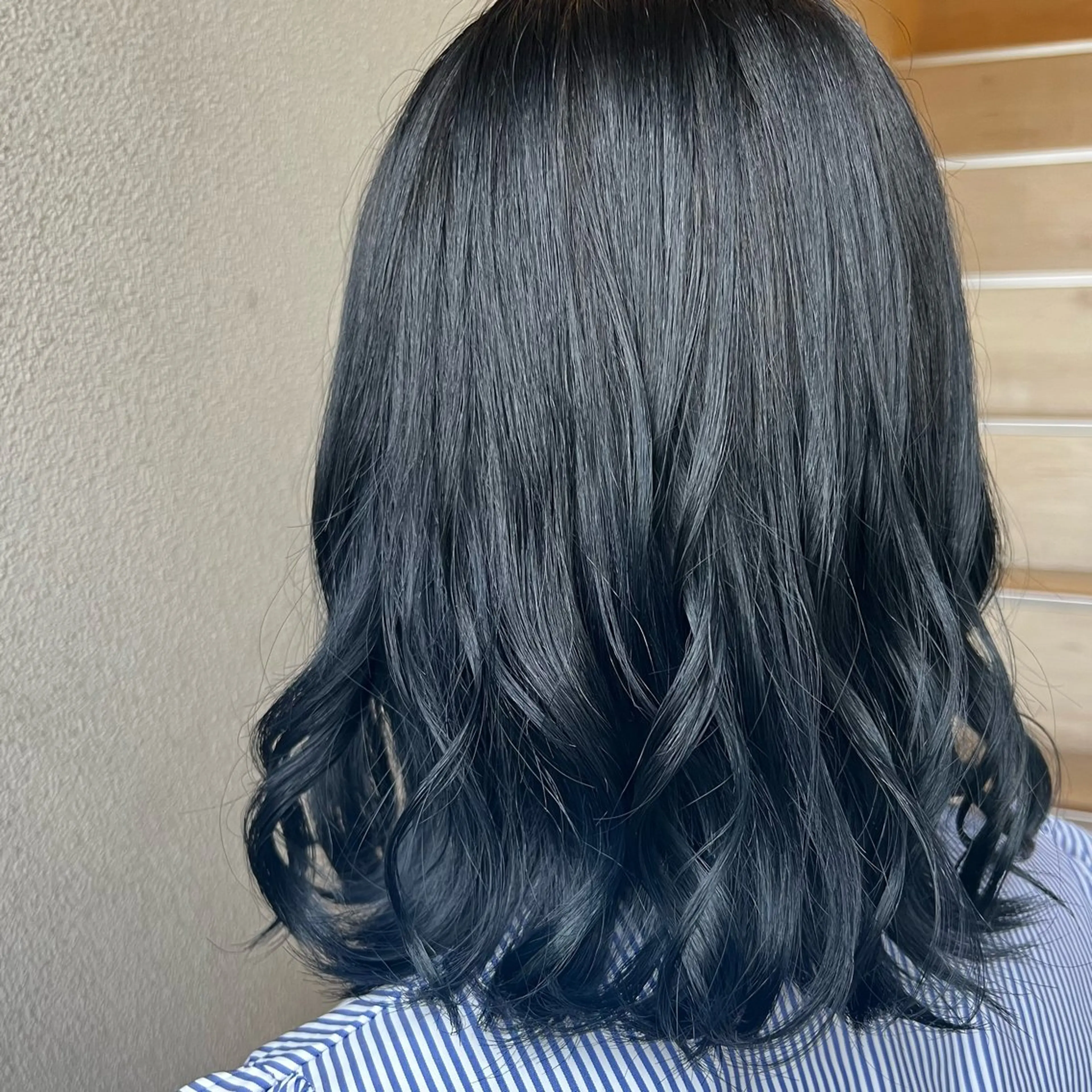 ミディアム カット ヘアカラー LiLy hair design所属・たかはた すずかのヘアスタイル