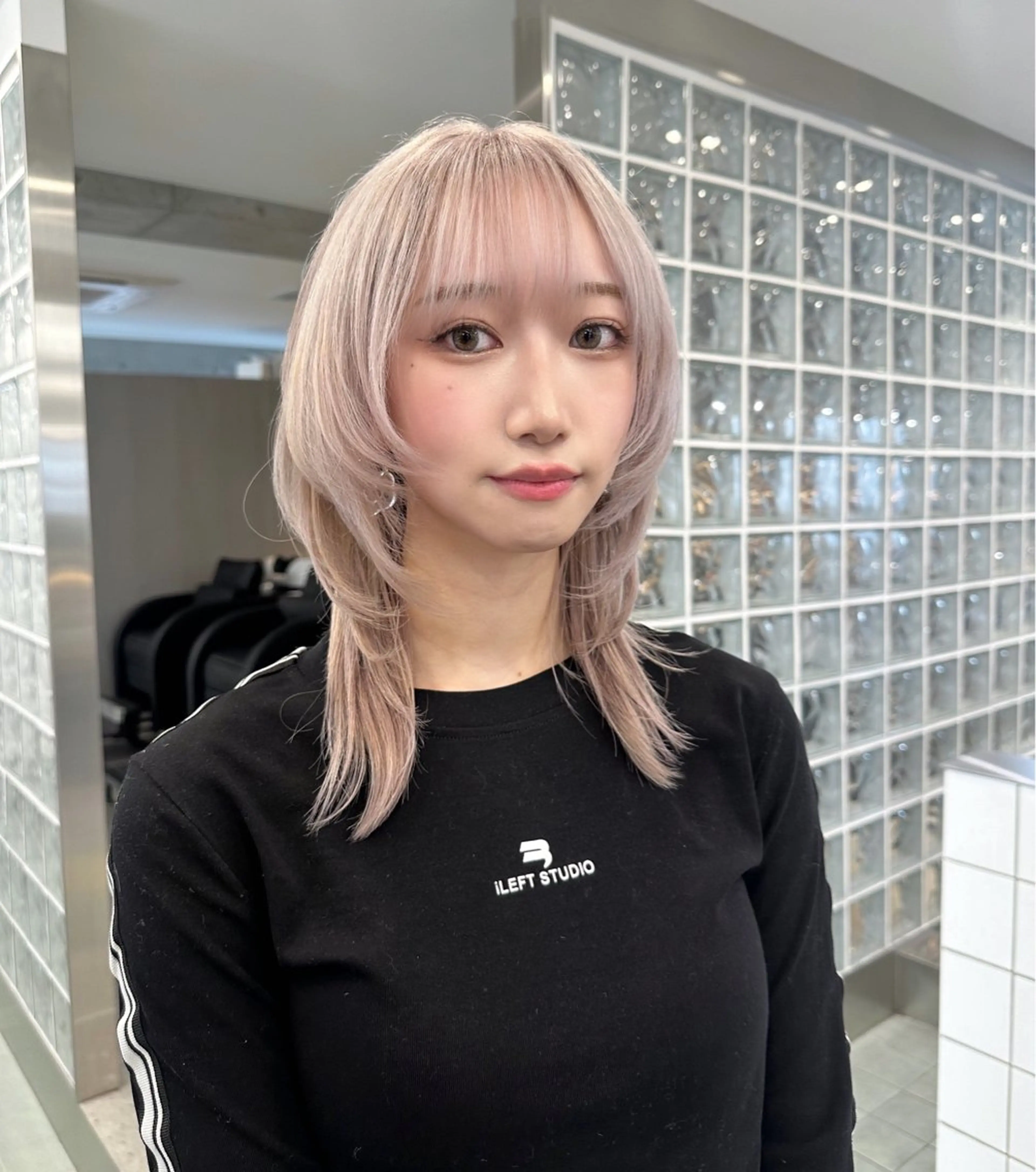 ミディアム カラー ベージュカラー ブリーチ ダブルカラー ハイトーンカラー ミルクティーベージュ ヘアカラー トリートメント ❣️本日ショート カット大募集❣️のヘアスタイル