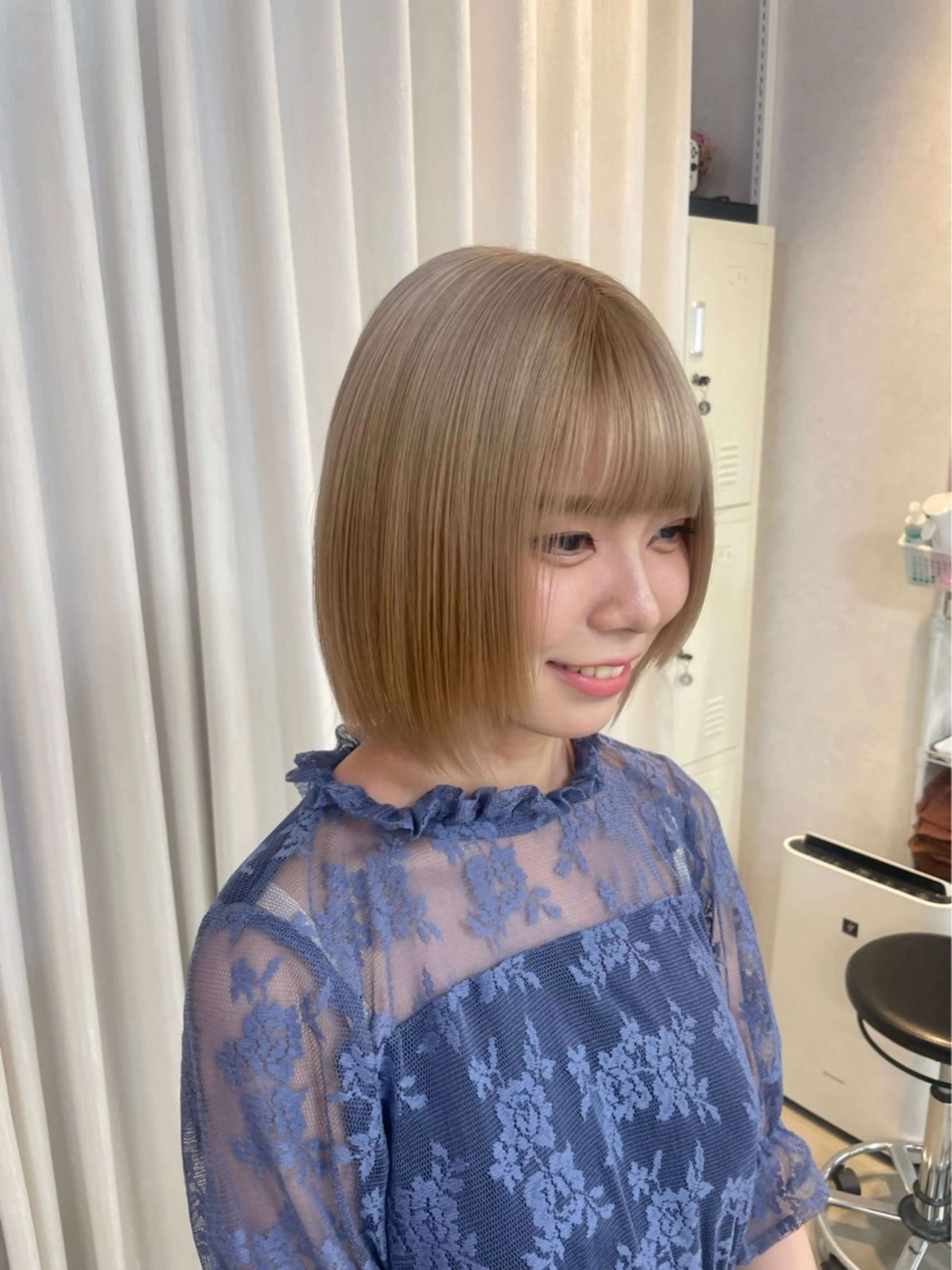 ショート カラー ベージュカラー ミルクティーベージュ 安井まゆ _Box mico.のヘアスタイル
