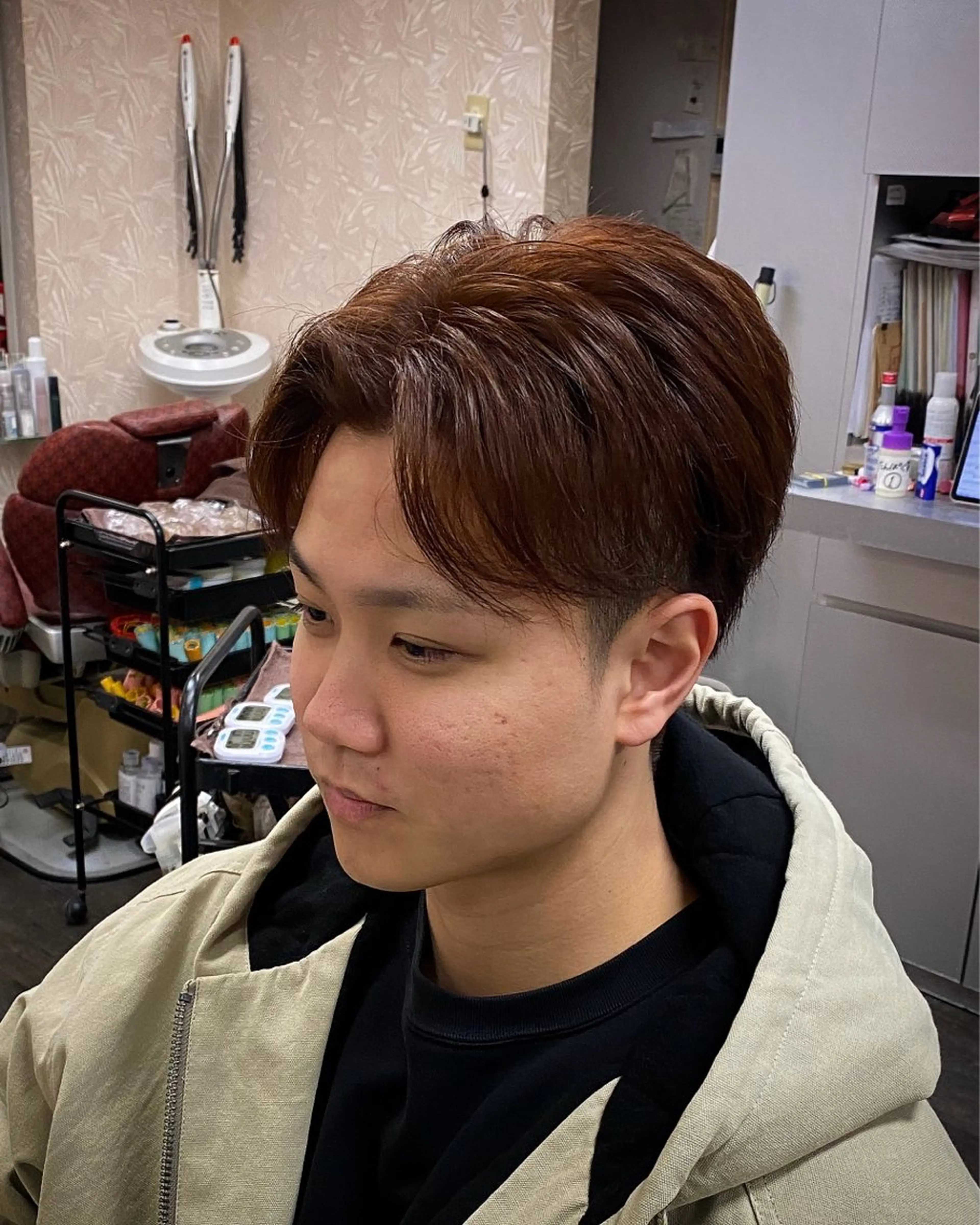ミディアム カラー メンズ メンズブリーチ ブリーチ カット ヘアカラー SWELL  七隈四つ角店所属・SWELL アトムのヘアスタイル