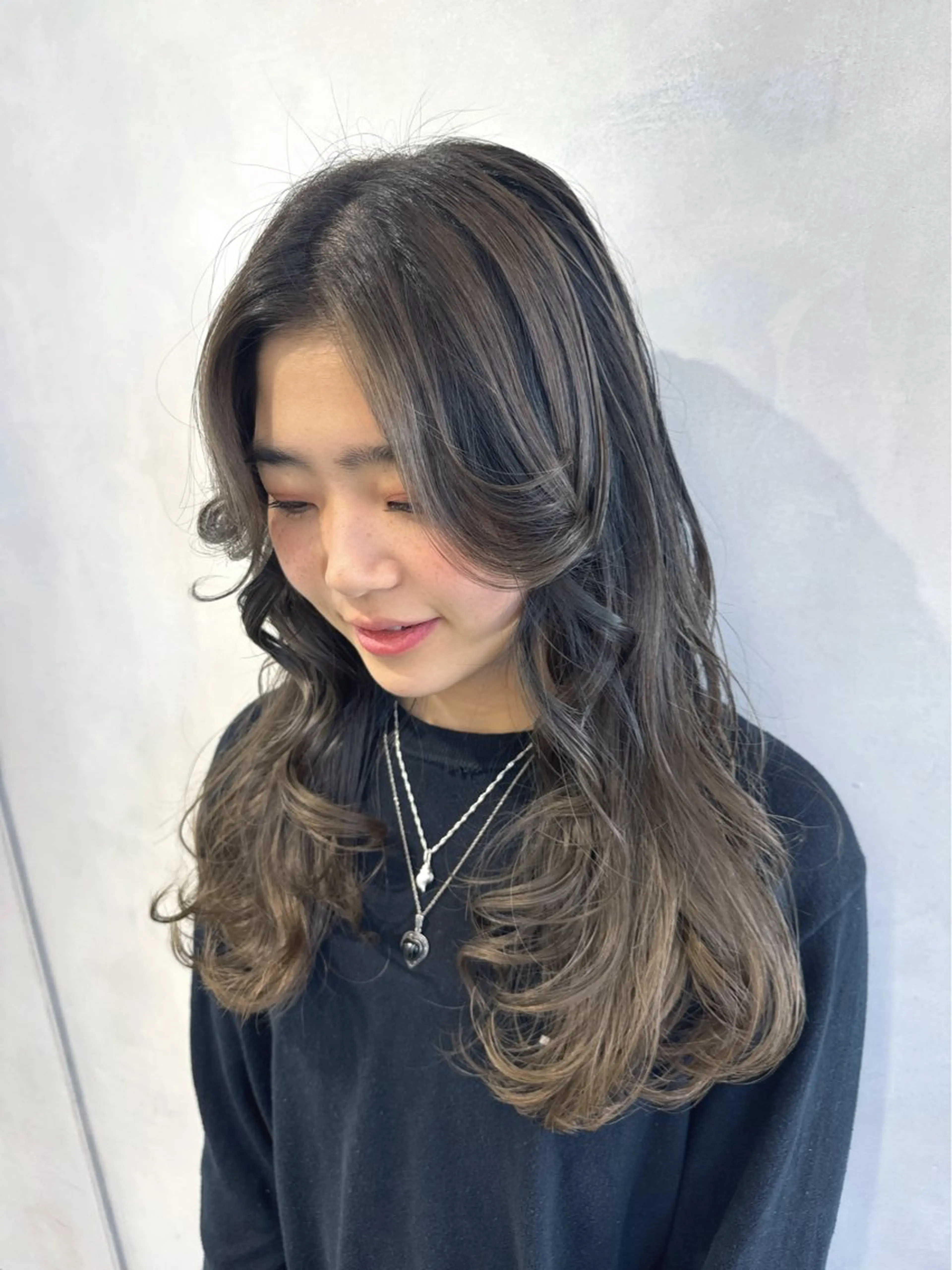 ロング カラー バレイヤージュ ベージュカラー レイヤーカット カット ヘアカラー トリートメント 透明感カラー✨艶髪 制作🌱山根あゆみのヘアスタイル