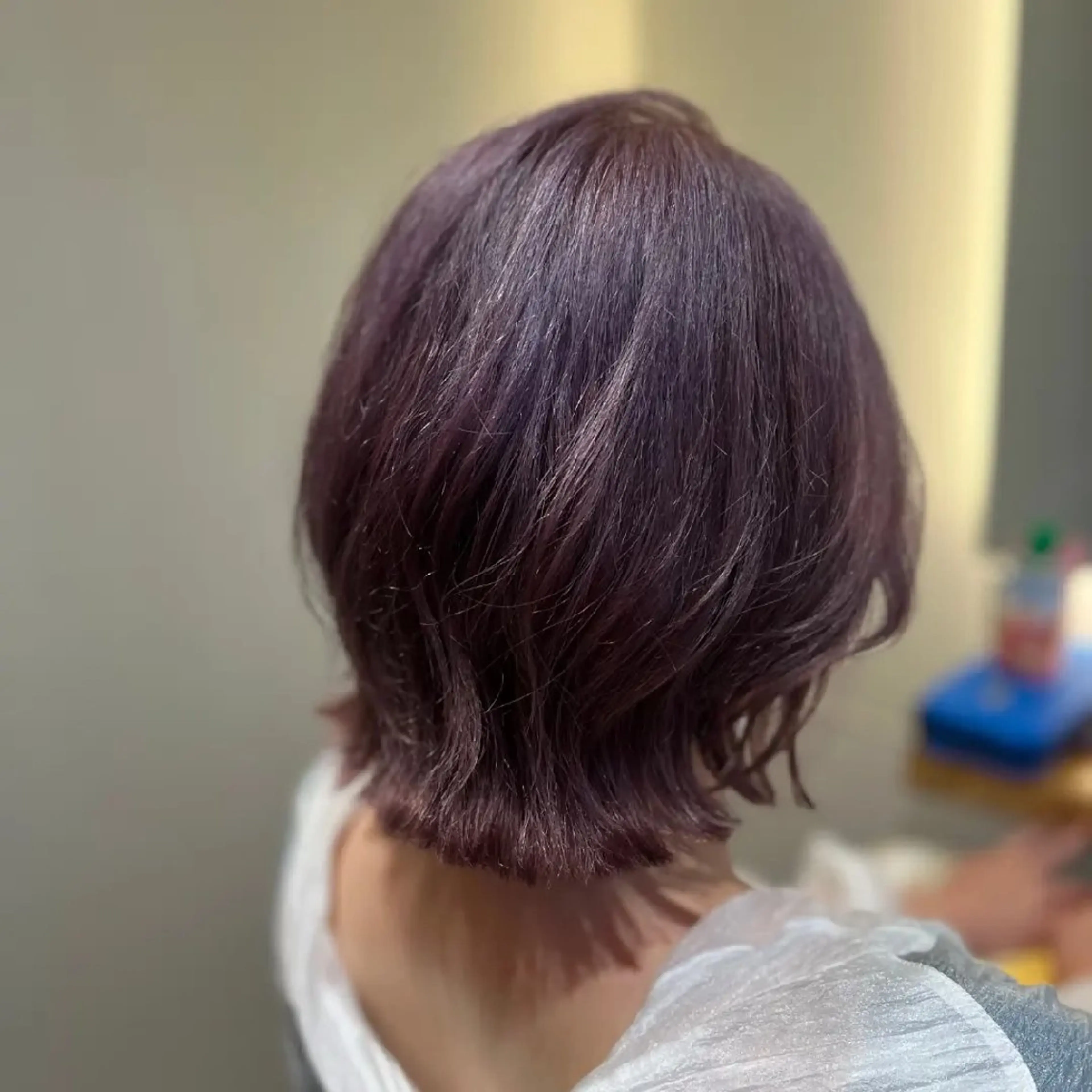 ミディアム カラー ブリーチ ラベンダーカラー ピンクカラー ピンクラベンダー レイヤーカット 中野渡 真利那のヘアスタイル