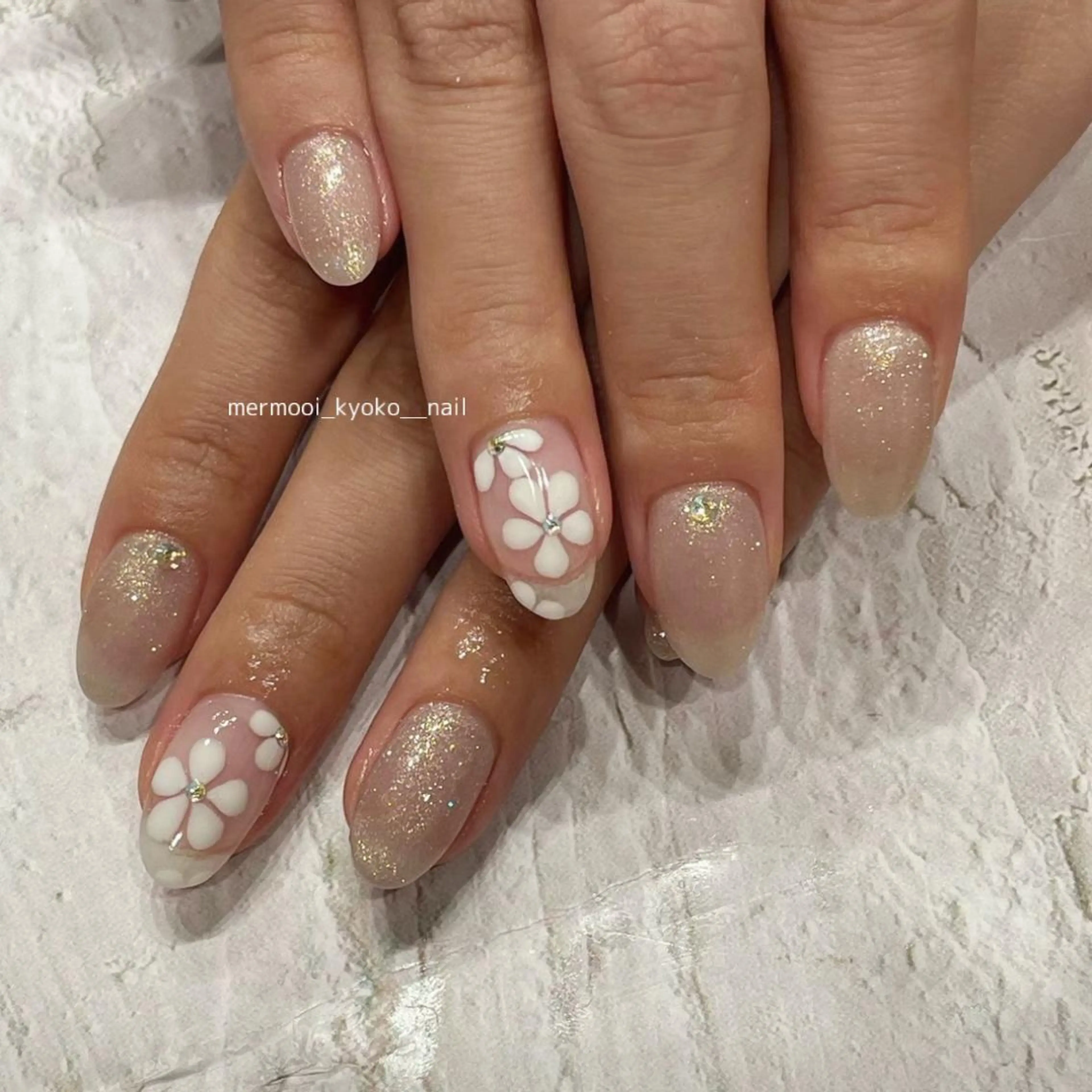 ネイル キラキラネイル オフィスネイル シンプルネイル 春ネイル ハンドネイル mermooi nailのネイルデザイン