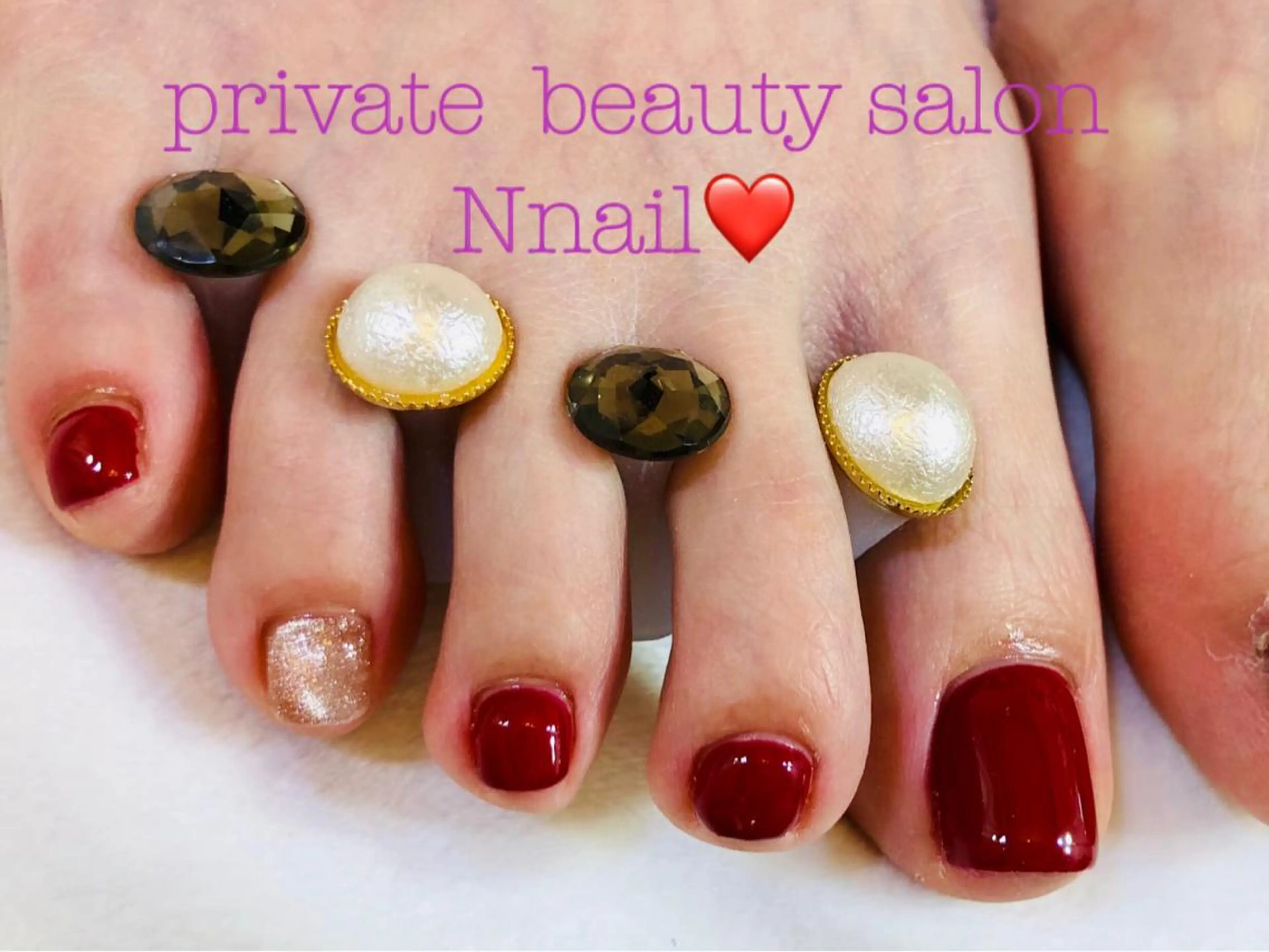 ネイル フットネイル マグネットネイル ワンカラーネイル 赤色 フットネイル Nnail所属・🌿Nnail🌿 プライベートサロンのネイルデザイン