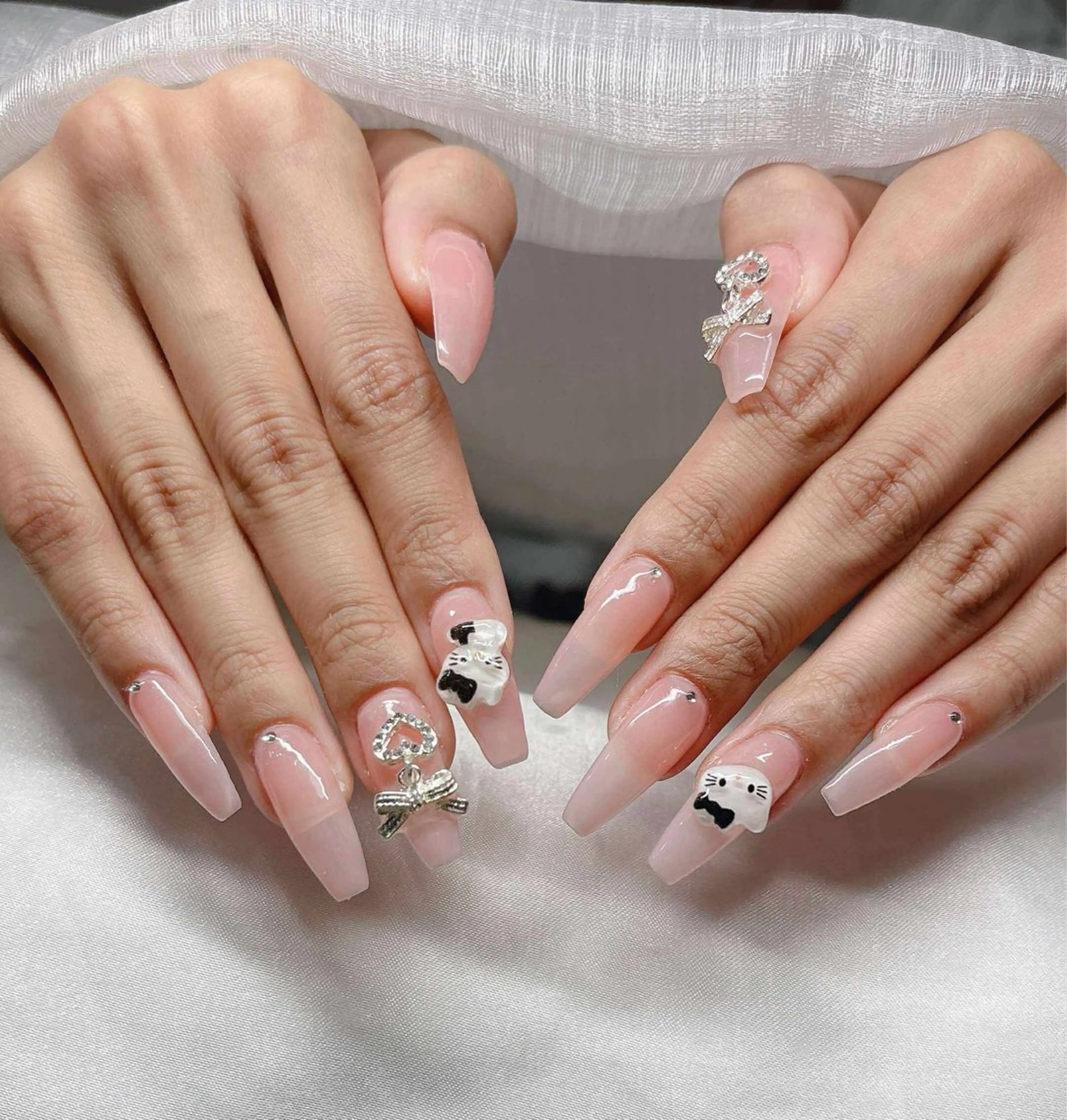 ネイル 長さ出し グラデーション 卒業式 キラキラネイル マグネットネイル ハンドネイル Lee Nailsのネイルデザイン
