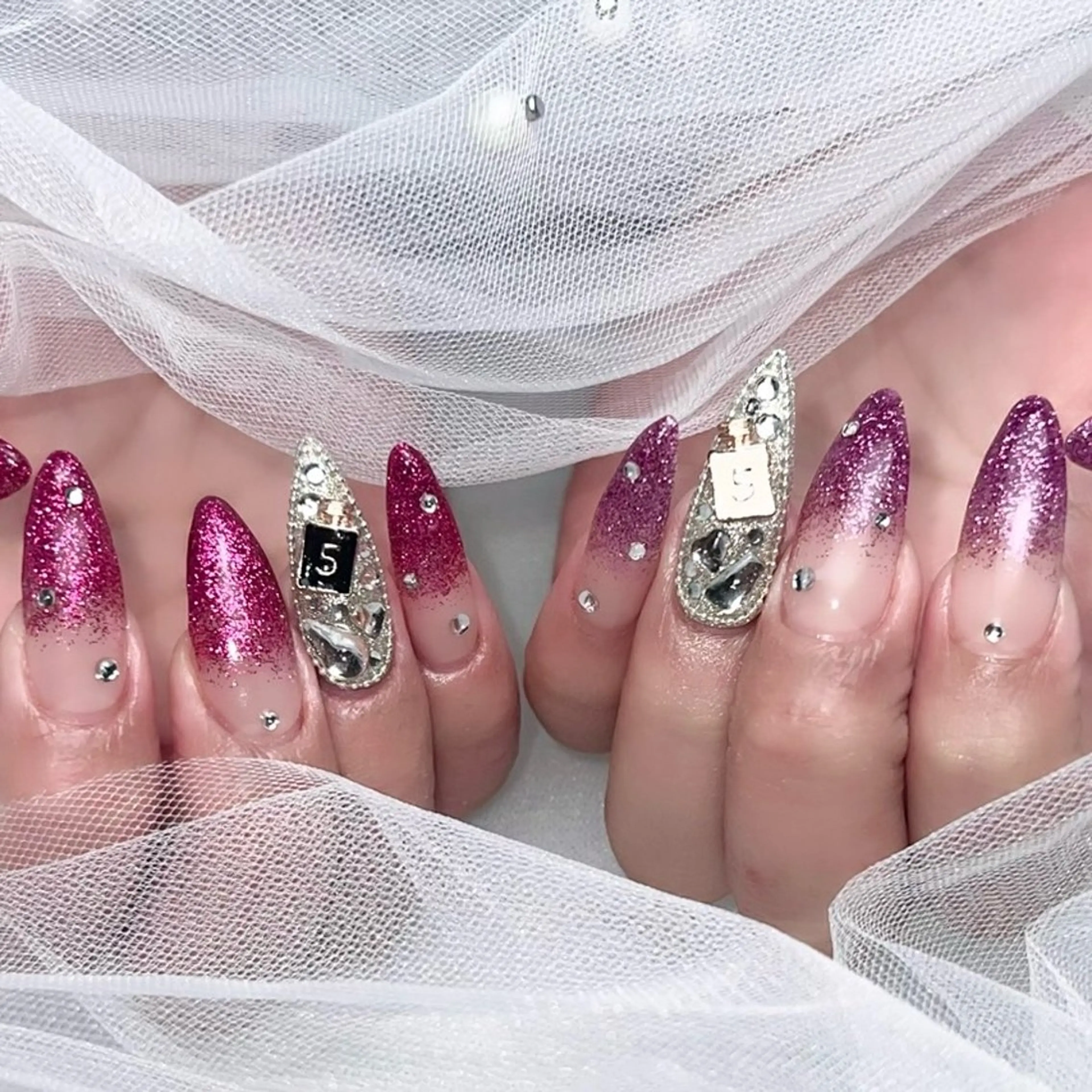 ネイル Y u a n🤍 pas á pasのネイルデザイン