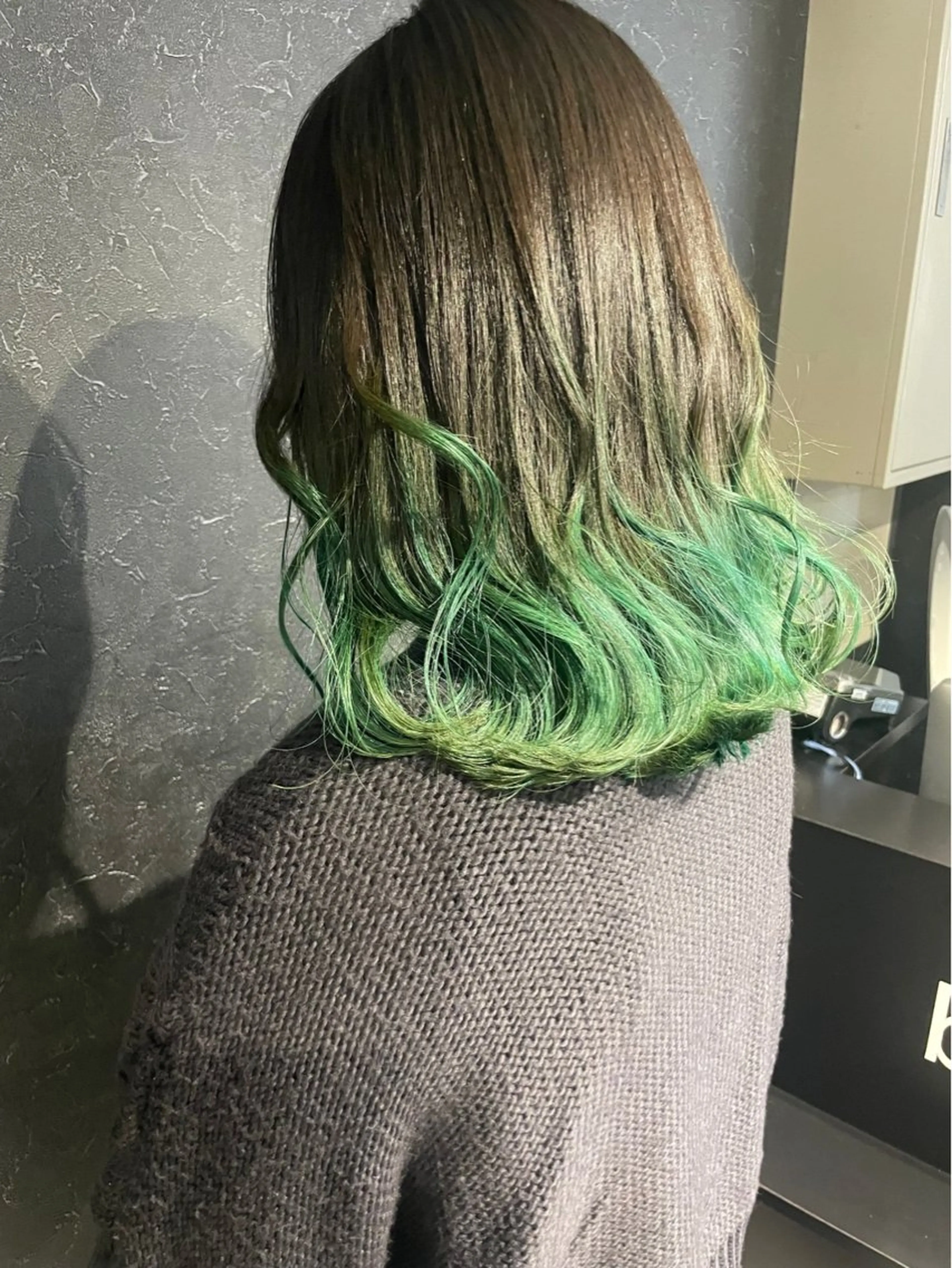 ミディアム ハンソン ディンのヘアスタイル