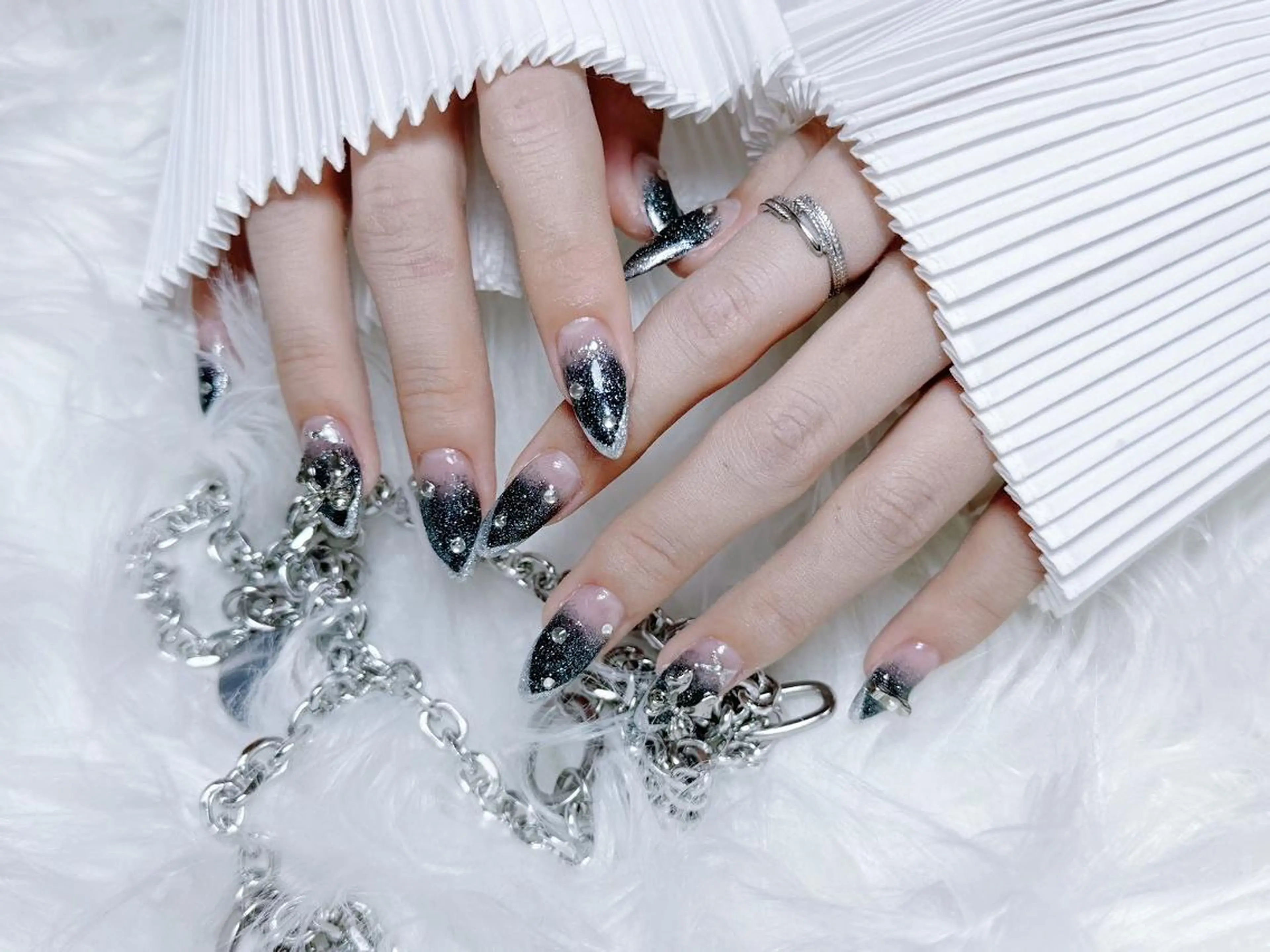 ネイル RAFFINE 月🦋🩵のネイルデザイン