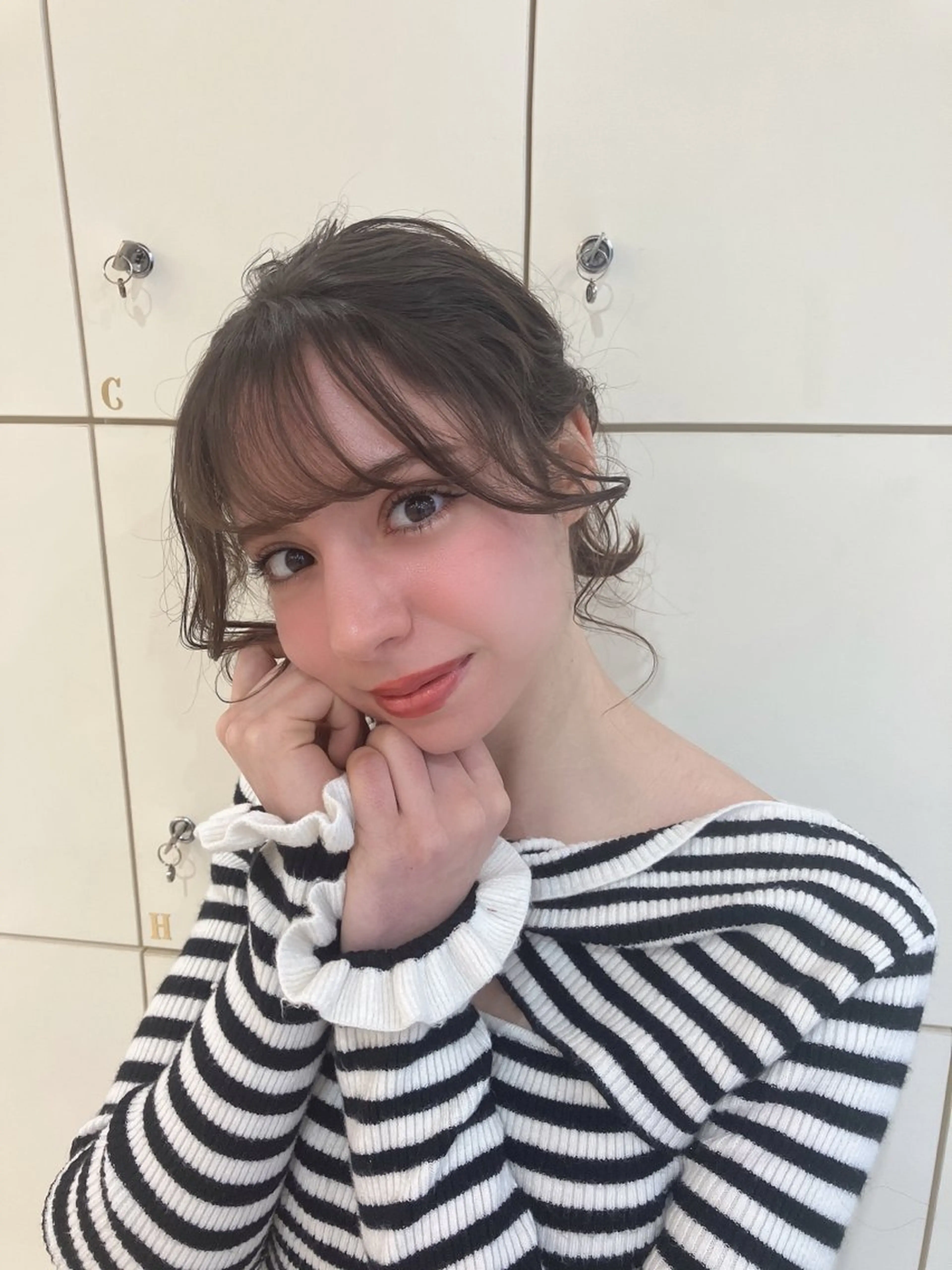 ミディアム ヘアアレンジ お団子ヘア COAPLUS立川所属・前髪/顔周り 透明感カラーとどさんのヘアスタイル