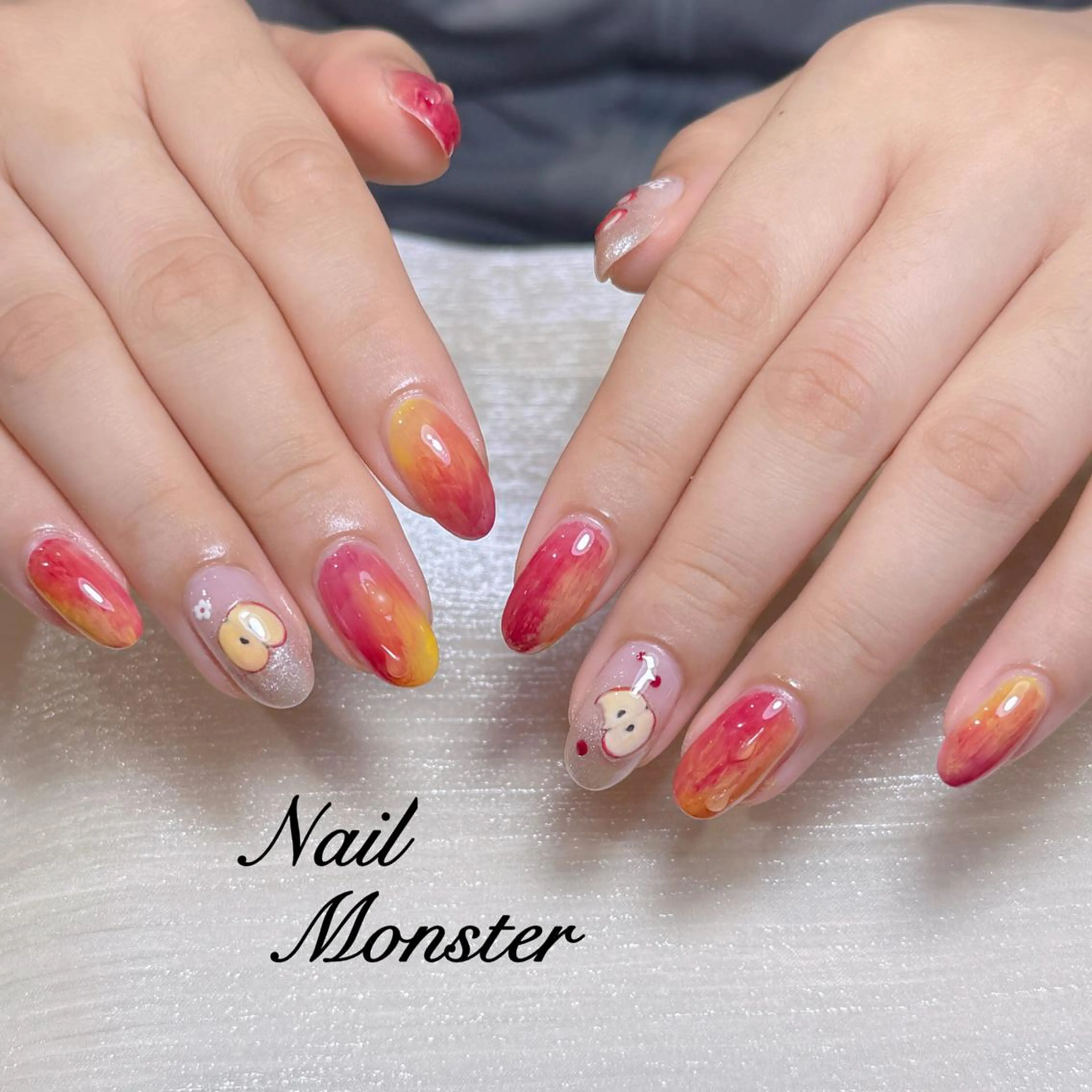 ミディアム ハンドネイル ハンドケア AYU_ Monster🎀のネイルデザイン