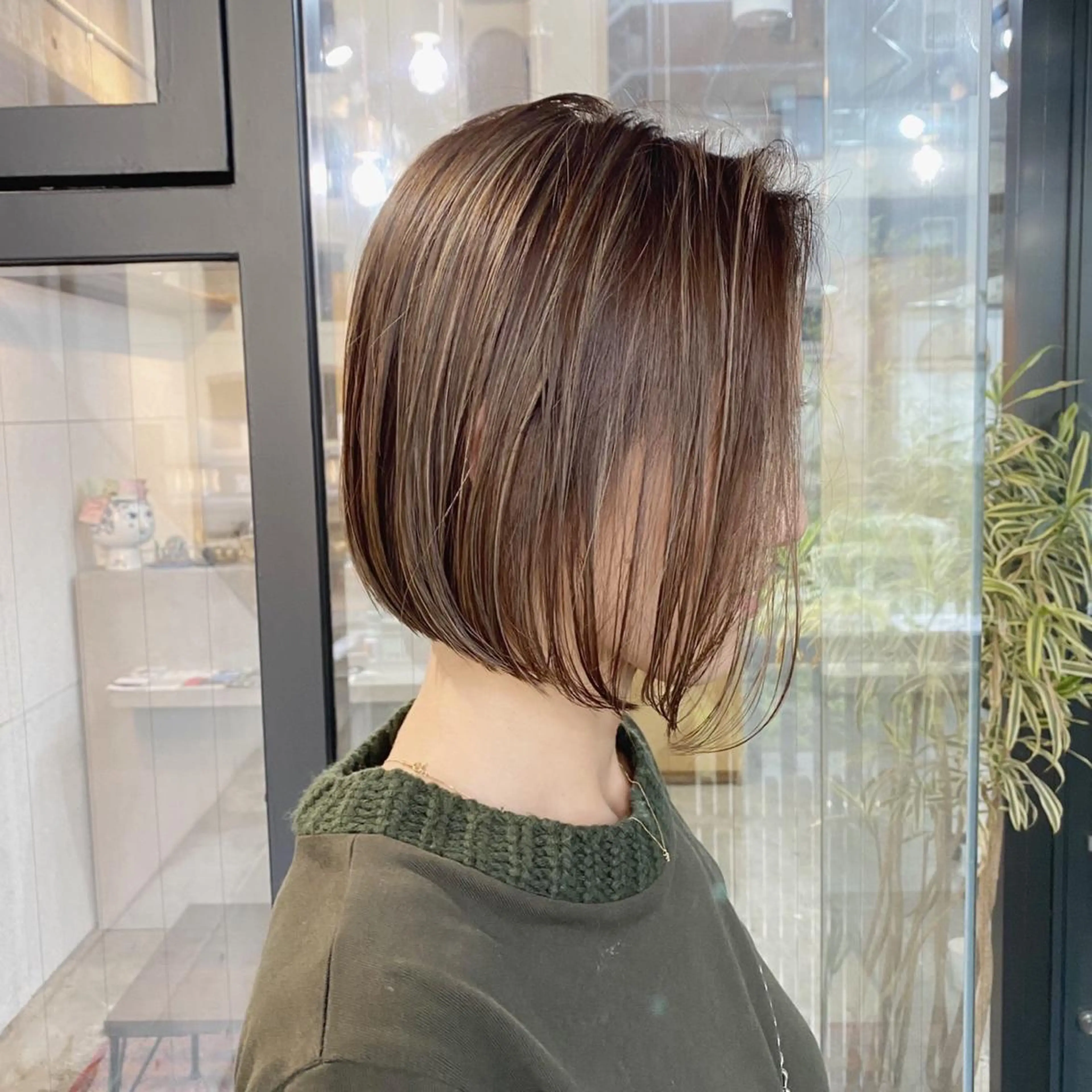 ショート カラー ネイル マツエク・マツパ ハイライトカラー ボブ ハイライト シンプルネイル カット ヘアカラー トリートメント 中山 天地のヘアスタイル