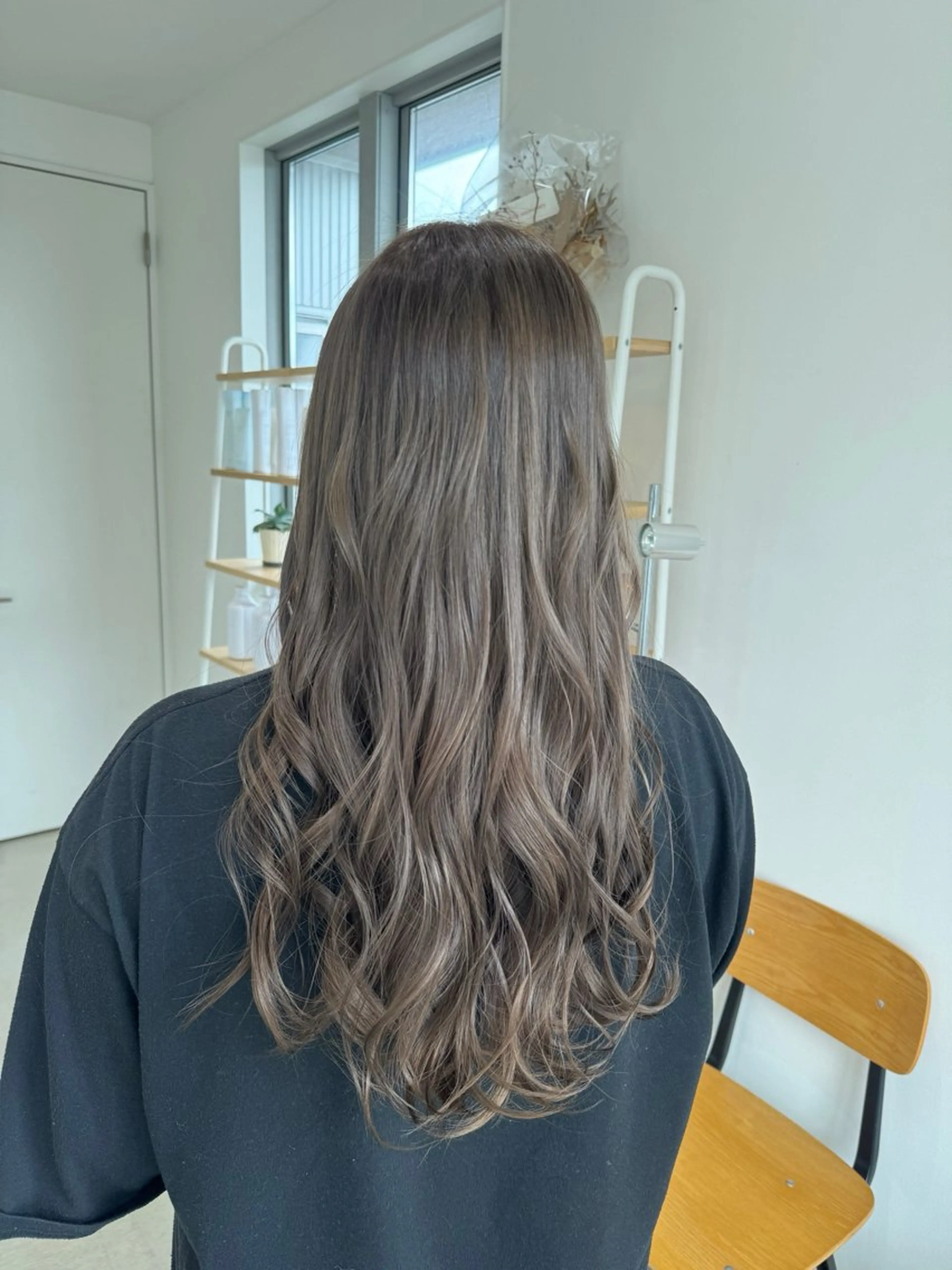 ロング カラー 透明感カラー グレージュ mir所属・堀越 美羽のヘアスタイル