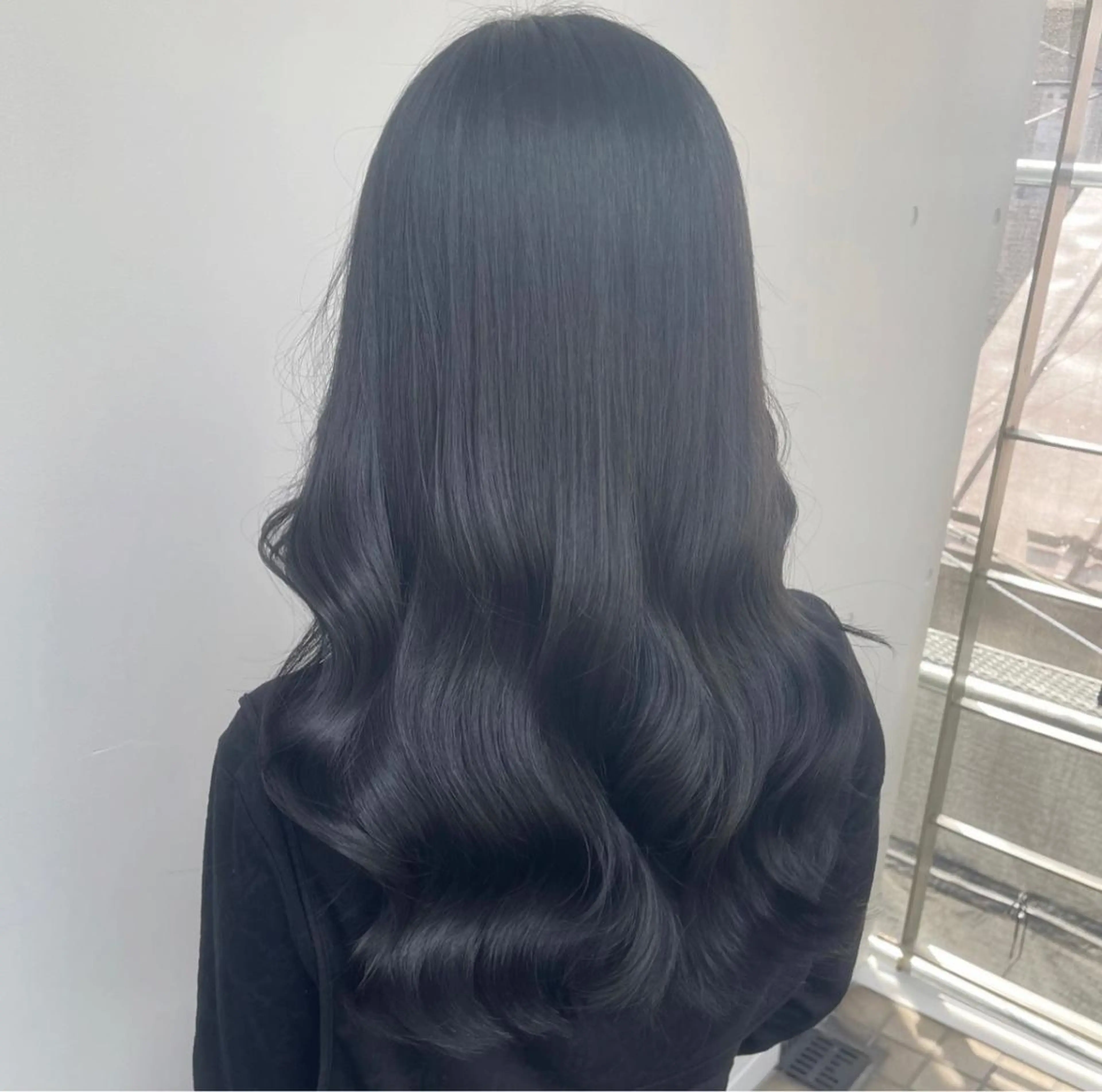 ロング カラー アディクシーカラー ベージュカラー 黒髪 ブリーチ ブルーカラー ヘアカラー トリートメント 藤澤 夏実/インナーカラーのヘアスタイル