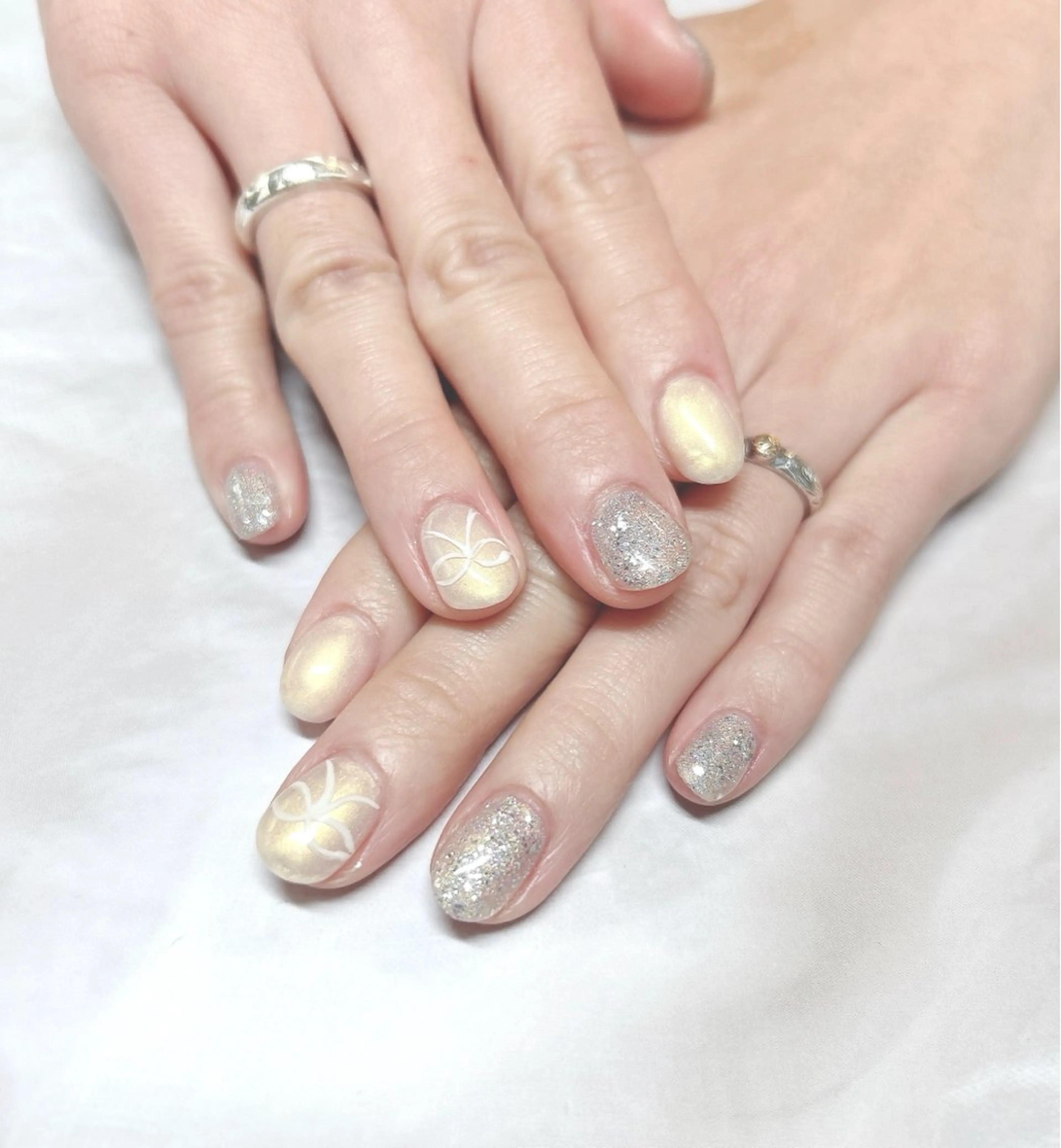 ネイル ラメ(グリッター) リボン シルバー takamin._.nail所属・t. takamiのネイルデザイン