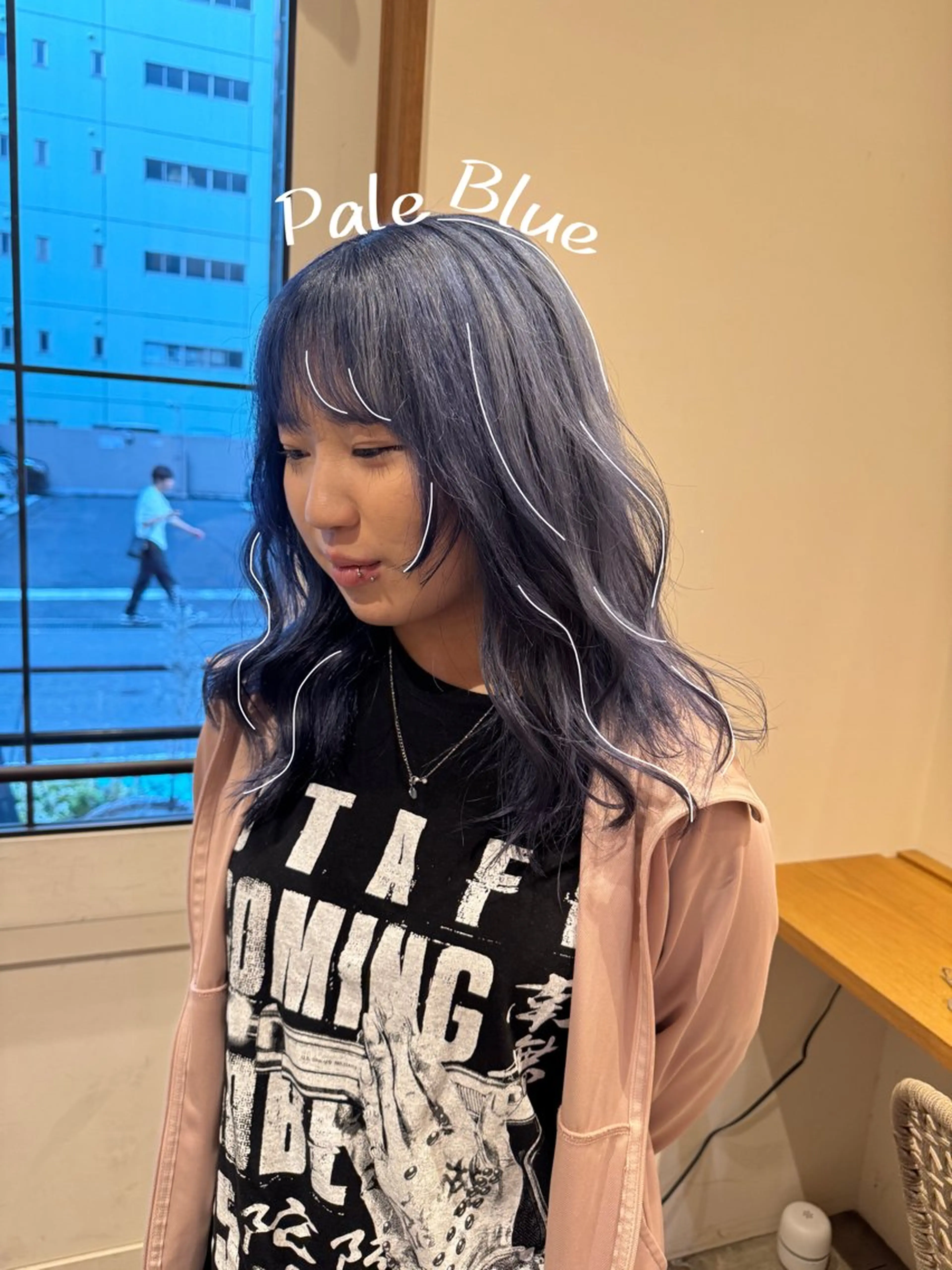 セミロング カラー ブリーチ ブルーカラー カット ヘアカラー トリートメント ENIF　大島 芽生のヘアスタイル