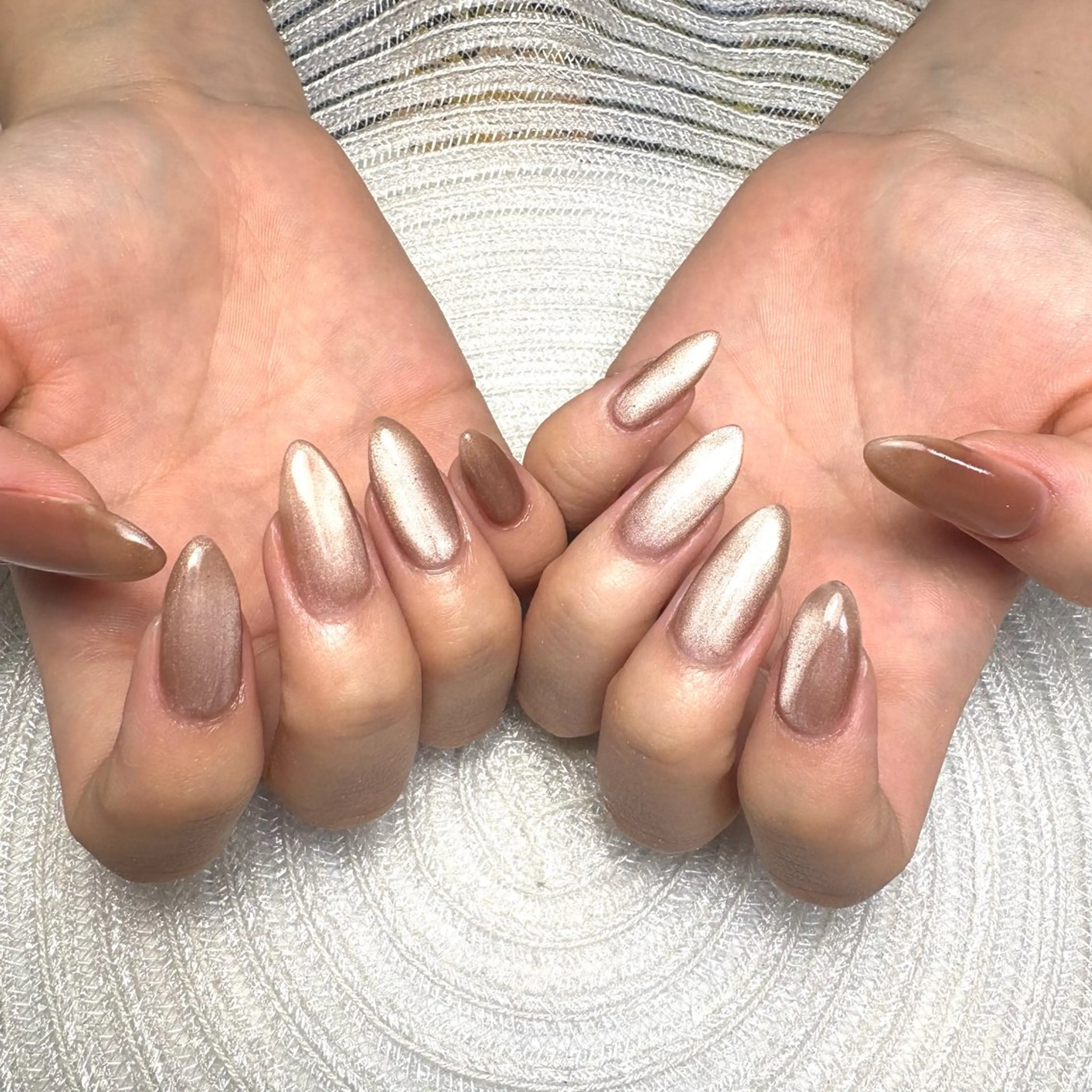 《ハンド》ベースありマグネットネイル💅マグネットは8色から選んで頂けます💅 (オフあり・なし)の写真