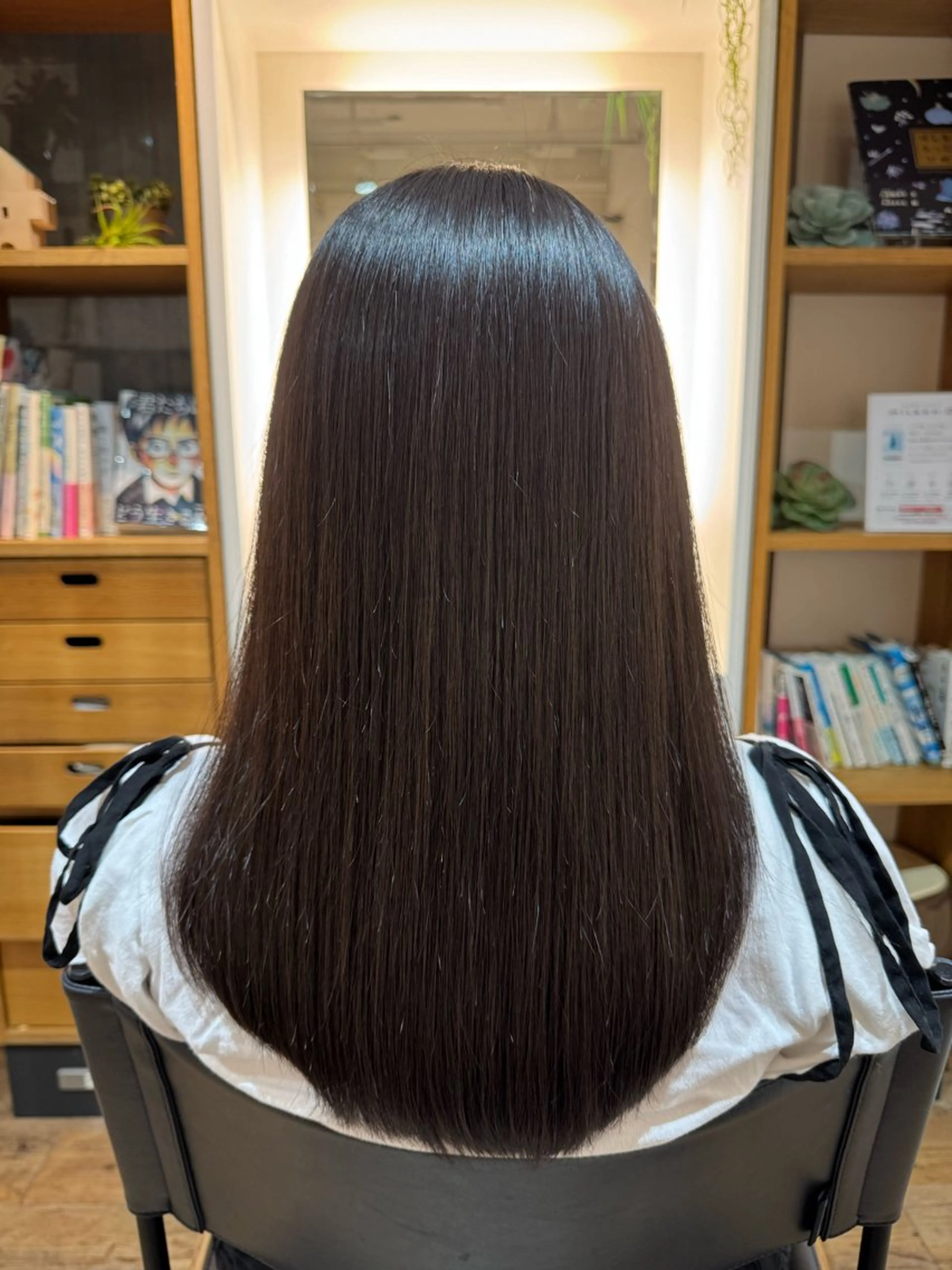 セミロング カット 縮毛矯正 トリートメント afloatkobe所属・美髪/髪質改善 川口凌弥のヘアスタイル