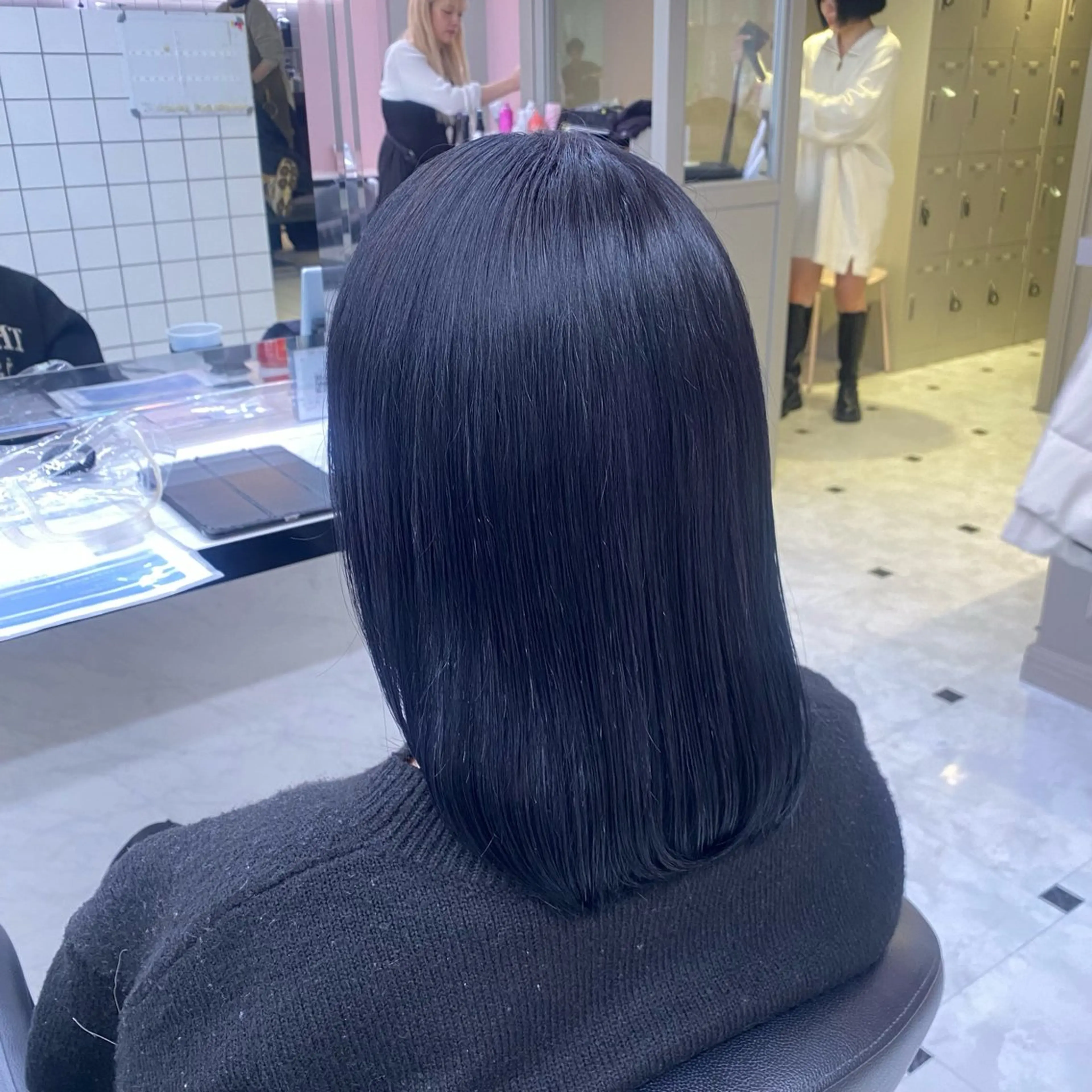 ミディアム カラー 黒髪 ブルーカラー ブルーブラック カット ヘアカラー ♡ダブルカラー♡ 透明感カラー♡AIのヘアスタイル