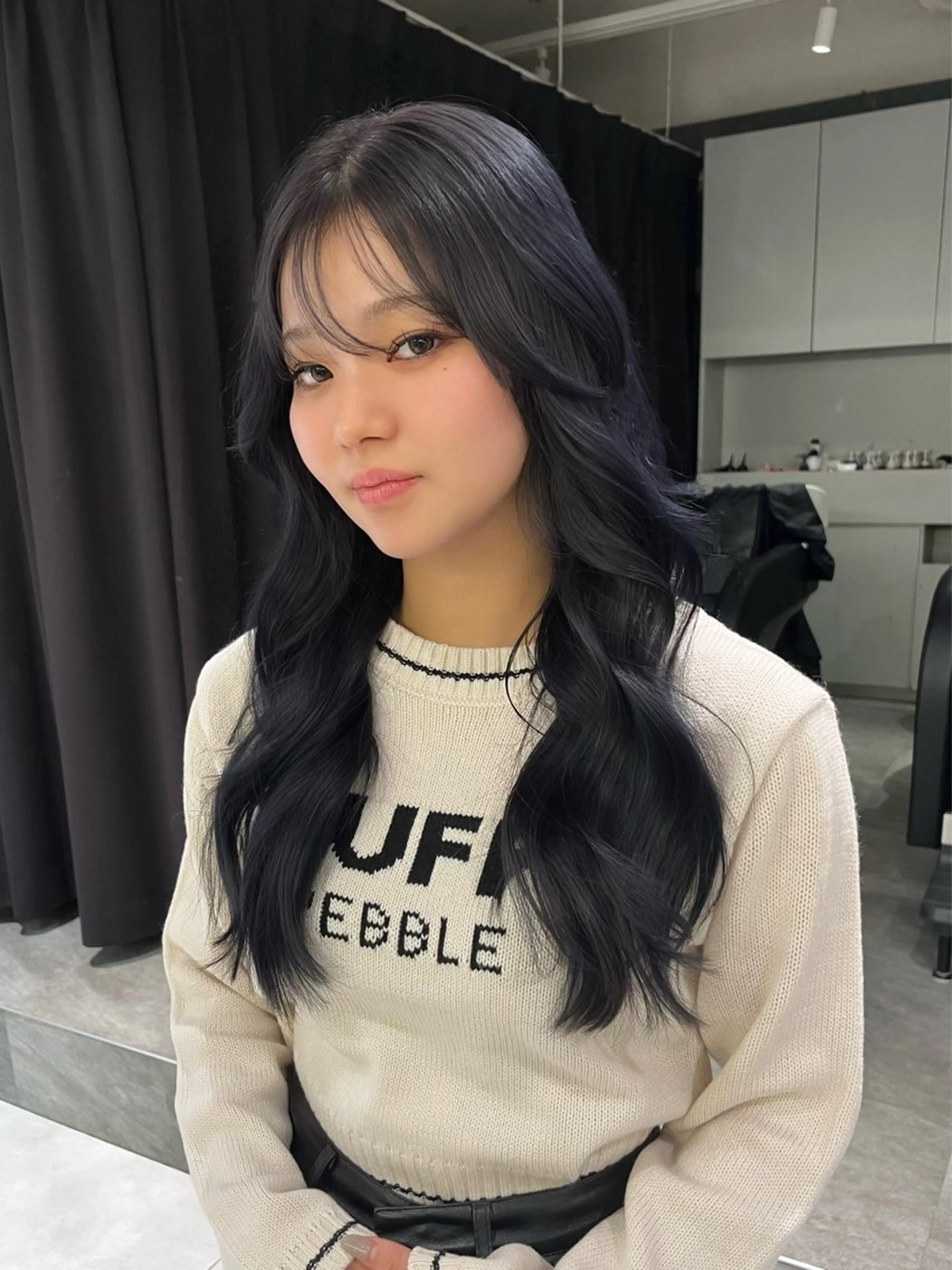 ロング カラー 黒髪 ブリーチ ブルーカラー ブルーブラック 顔まわりレイヤー 💚色落ちまで可愛い 髪質改善カラーゆうまのヘアスタイル