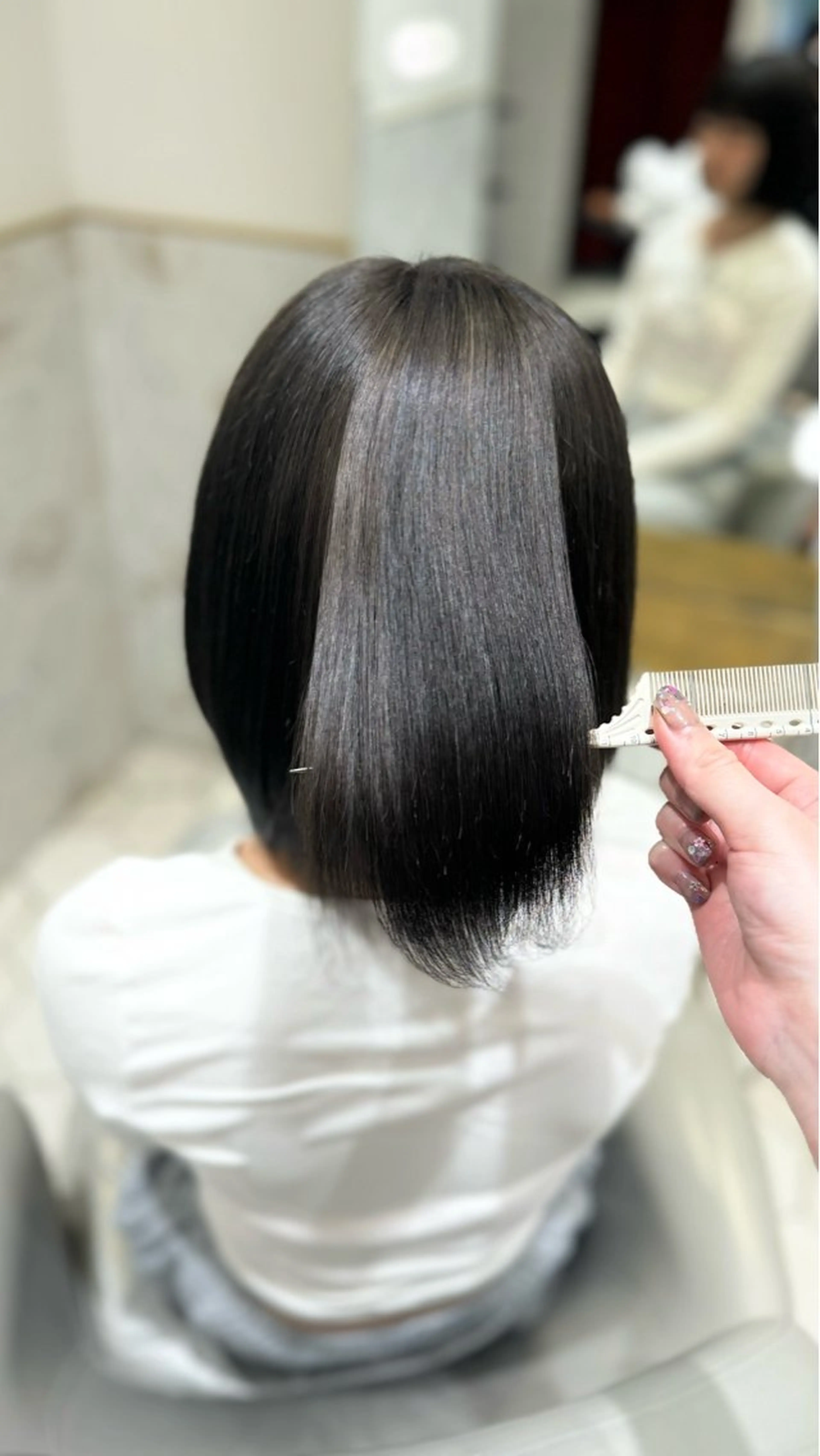 ミディアム カラー グレージュ オリーブグレージュ オリーブグレー ヘアカラー costes 今井芽依のヘアスタイル