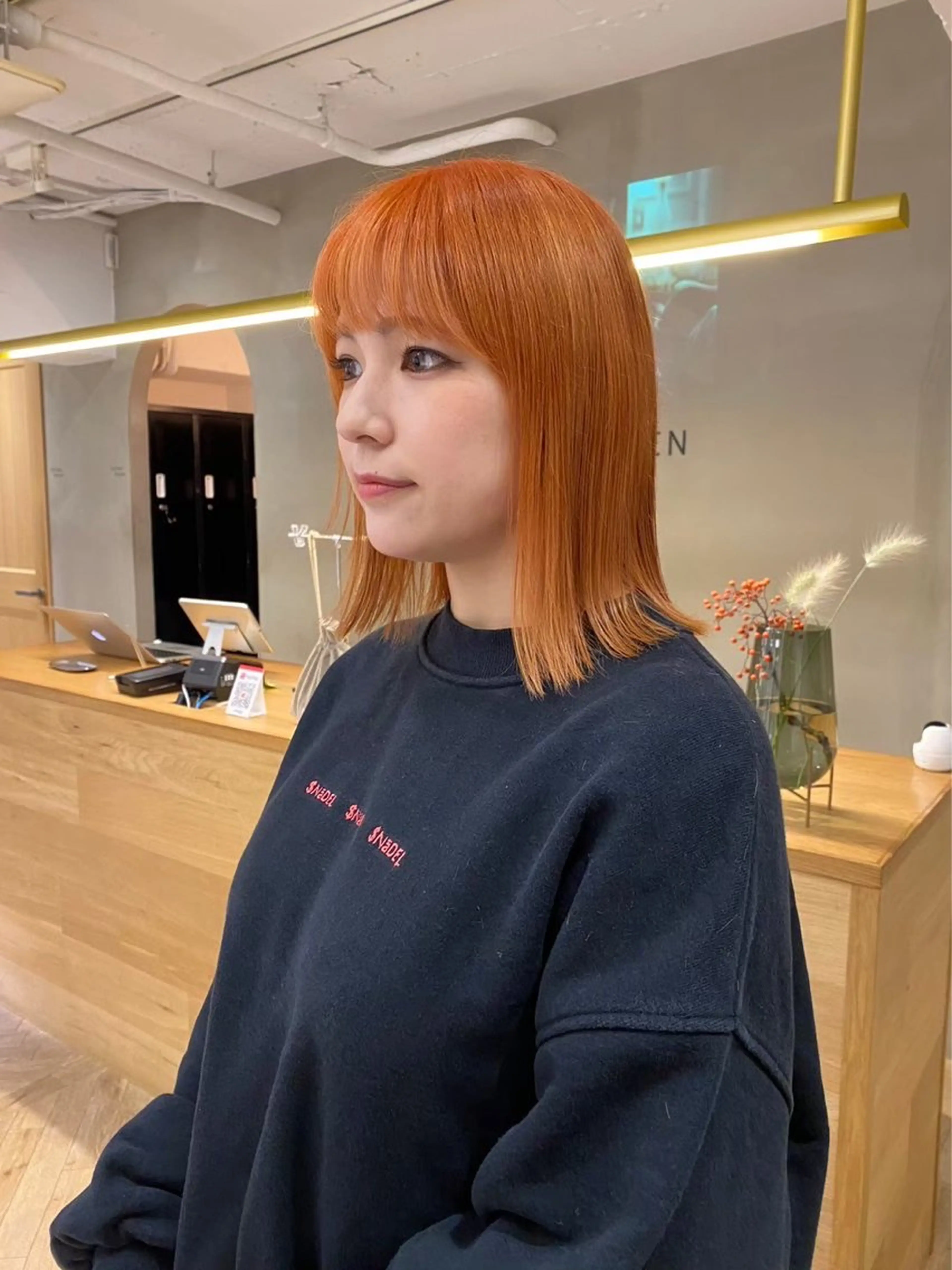 セミロング カラー ブリーチ ケアブリーチ オレンジ ヘアカラー ハイトーン大好き 美容師🕊️aiのヘアスタイル