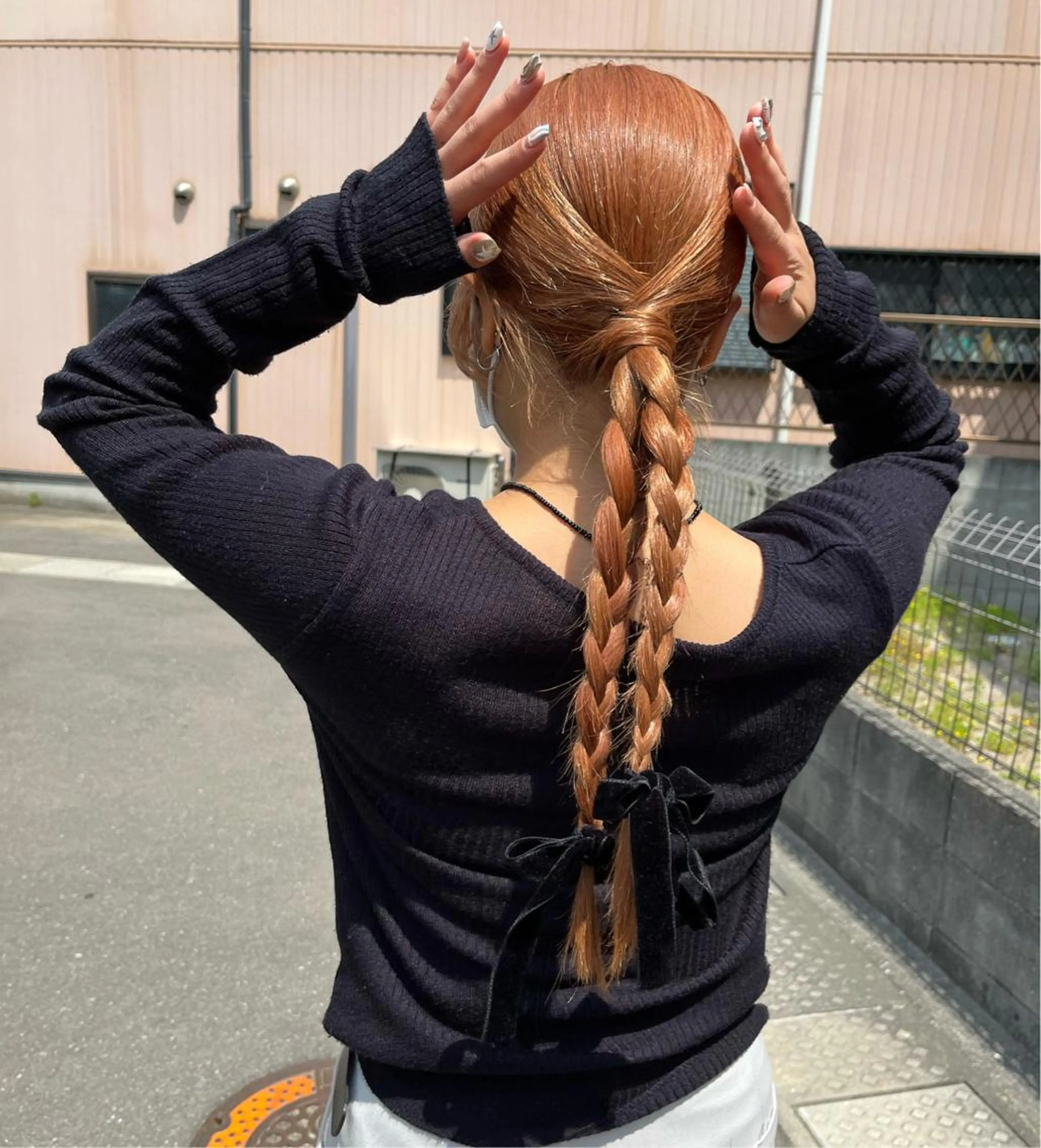 ロング カラー ベージュカラー ハイトーンカラー オレンジ オレンジベージュ ヘアカラー トリートメント ブリーチなしカラー ダブルカラーエクステのヘアスタイル