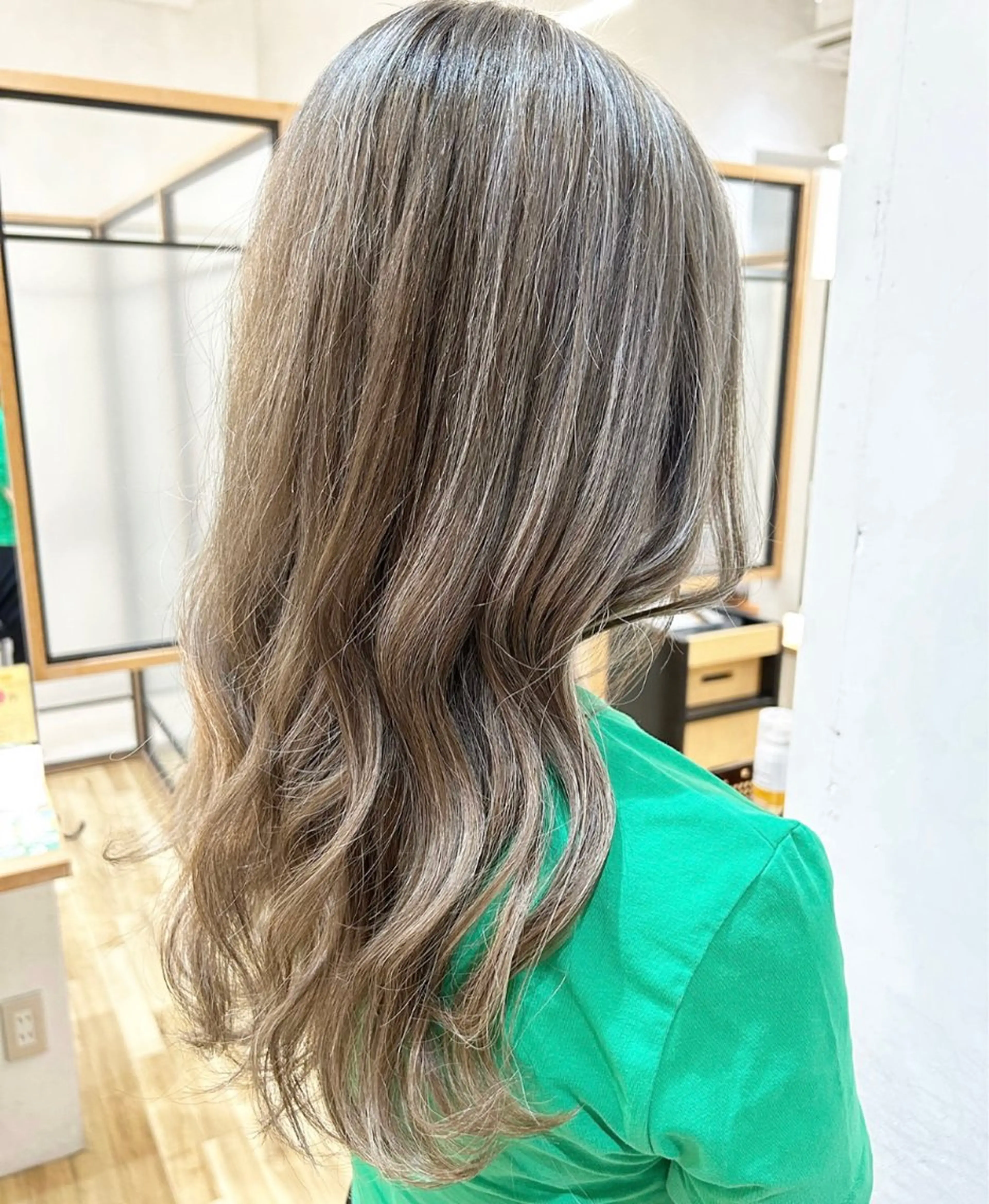 ロング ハイライト ヘアカラー ゆうき あすかのヘアスタイル