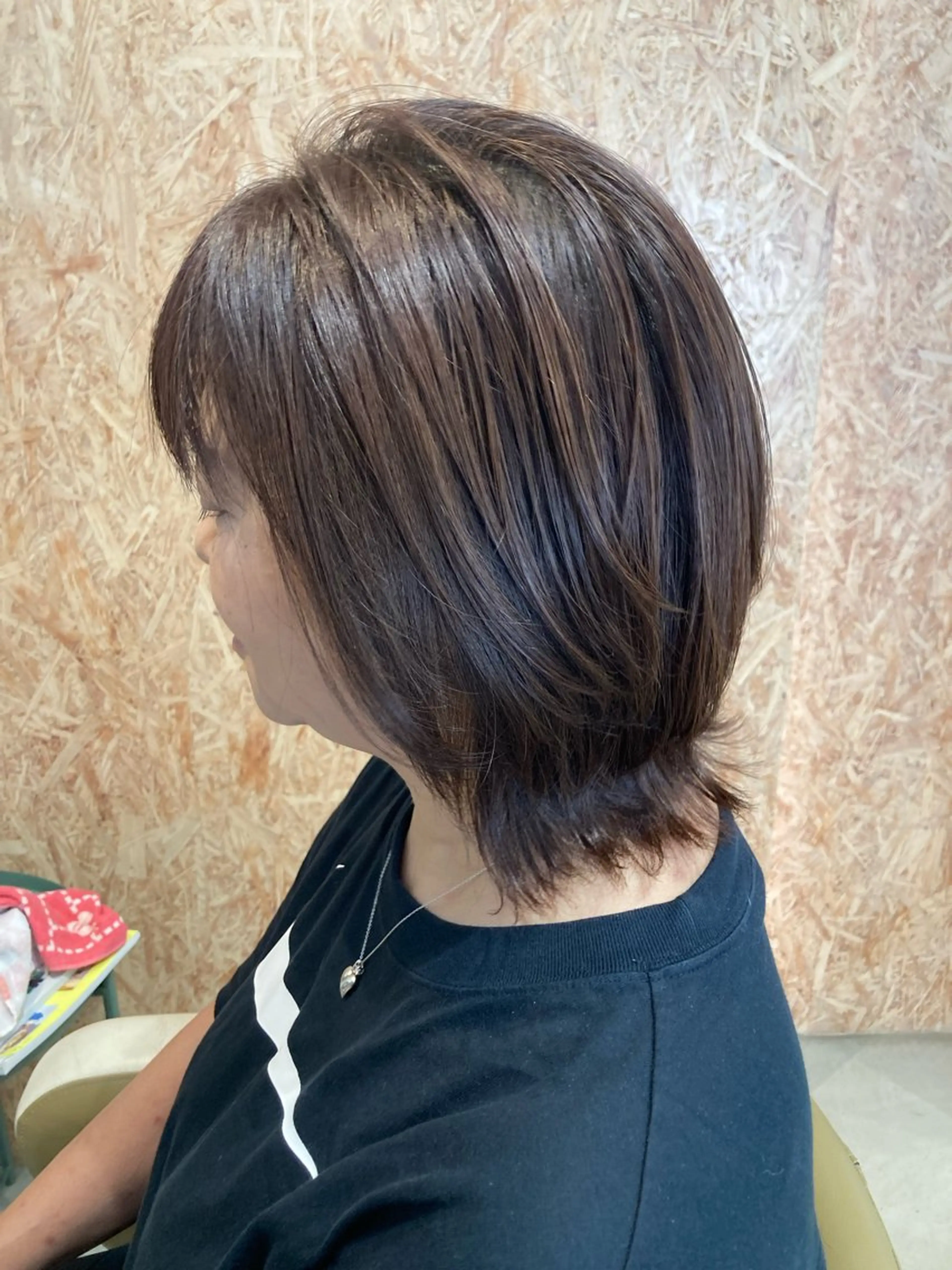 ミディアム 外ハネヘア カット 折本 沙織のヘアスタイル