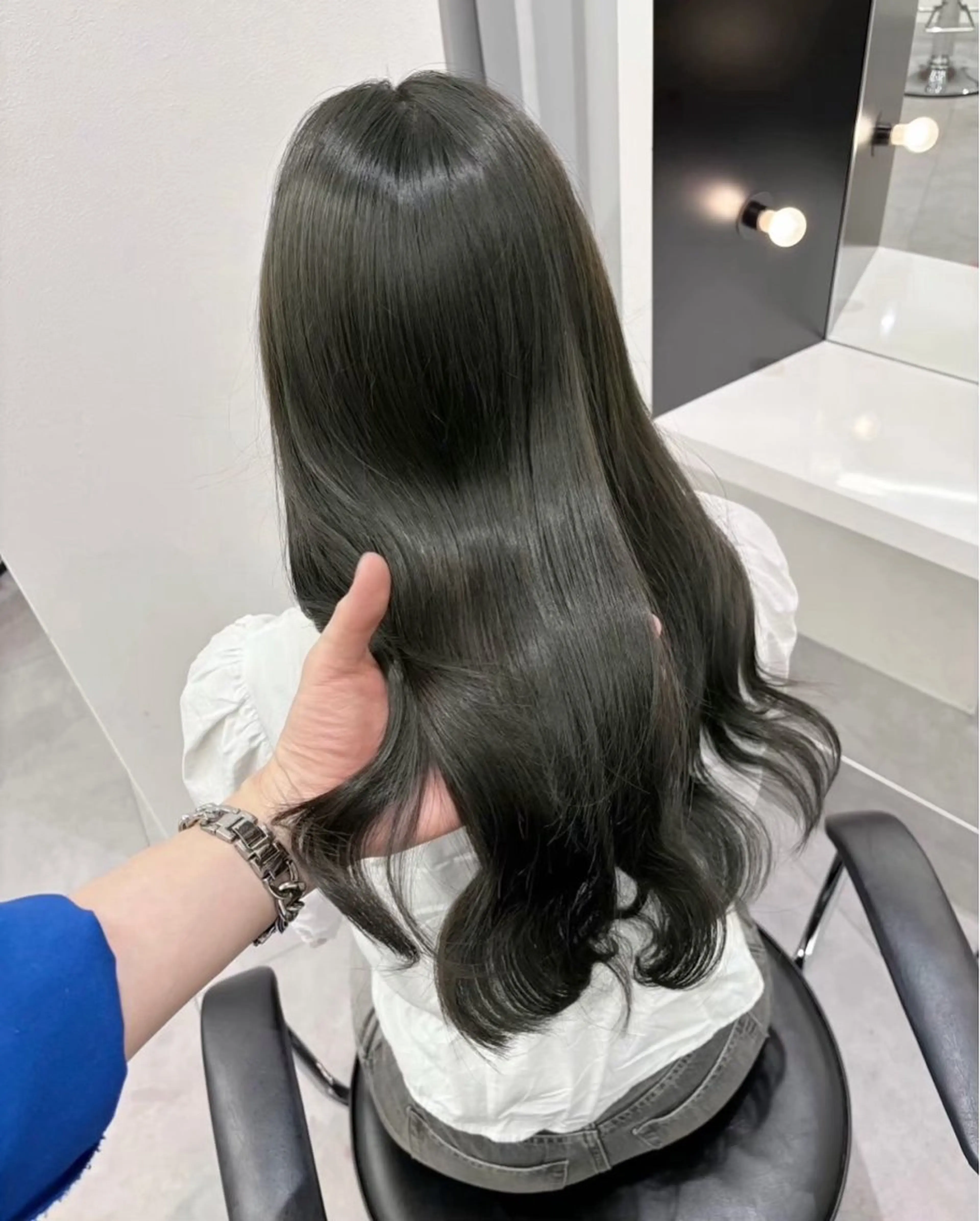 ロング ioe 西梅田＋店のヘアスタイル