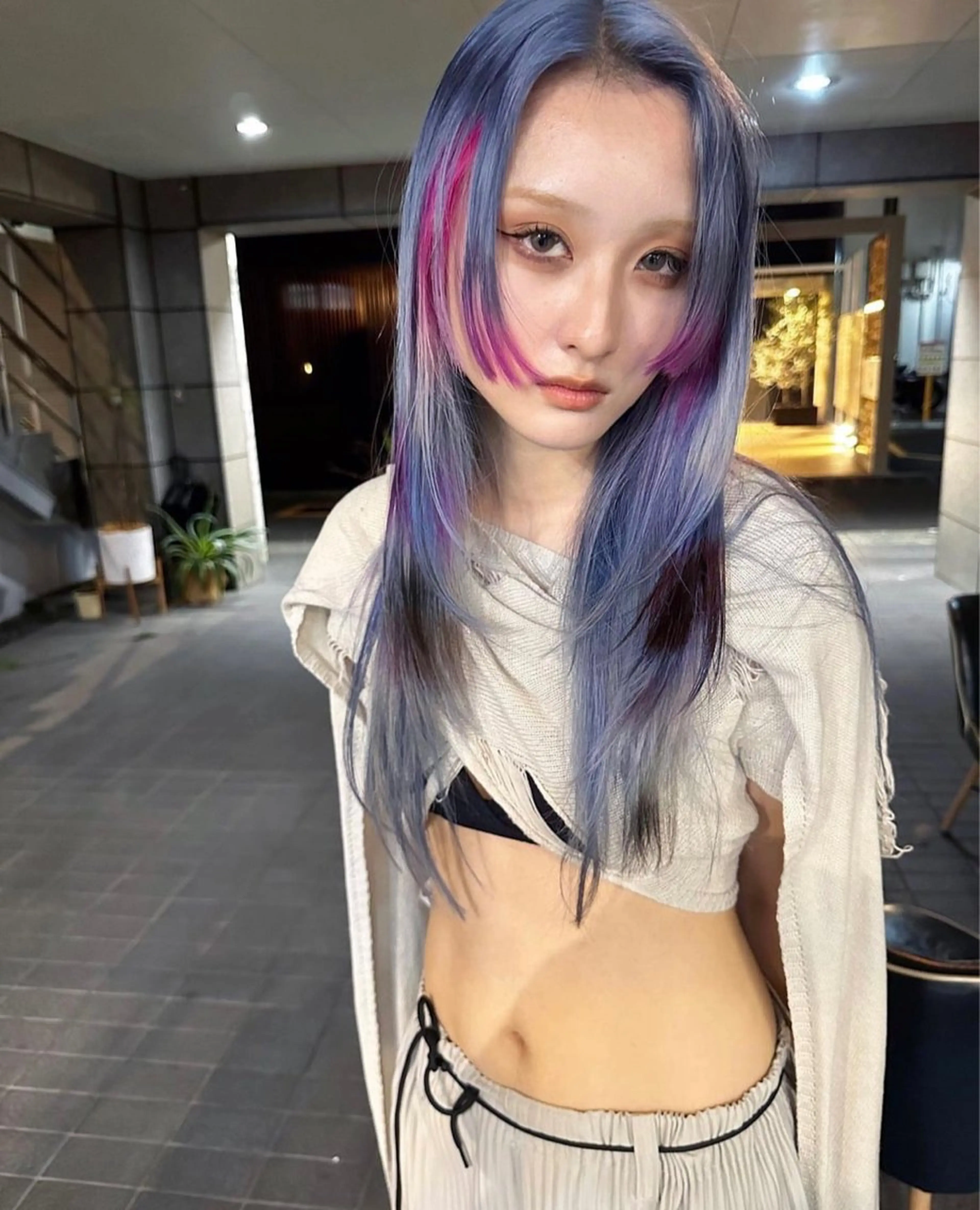 ロング カラー ALLY所属・ウルフカット / ケアブリーチのヘアスタイル