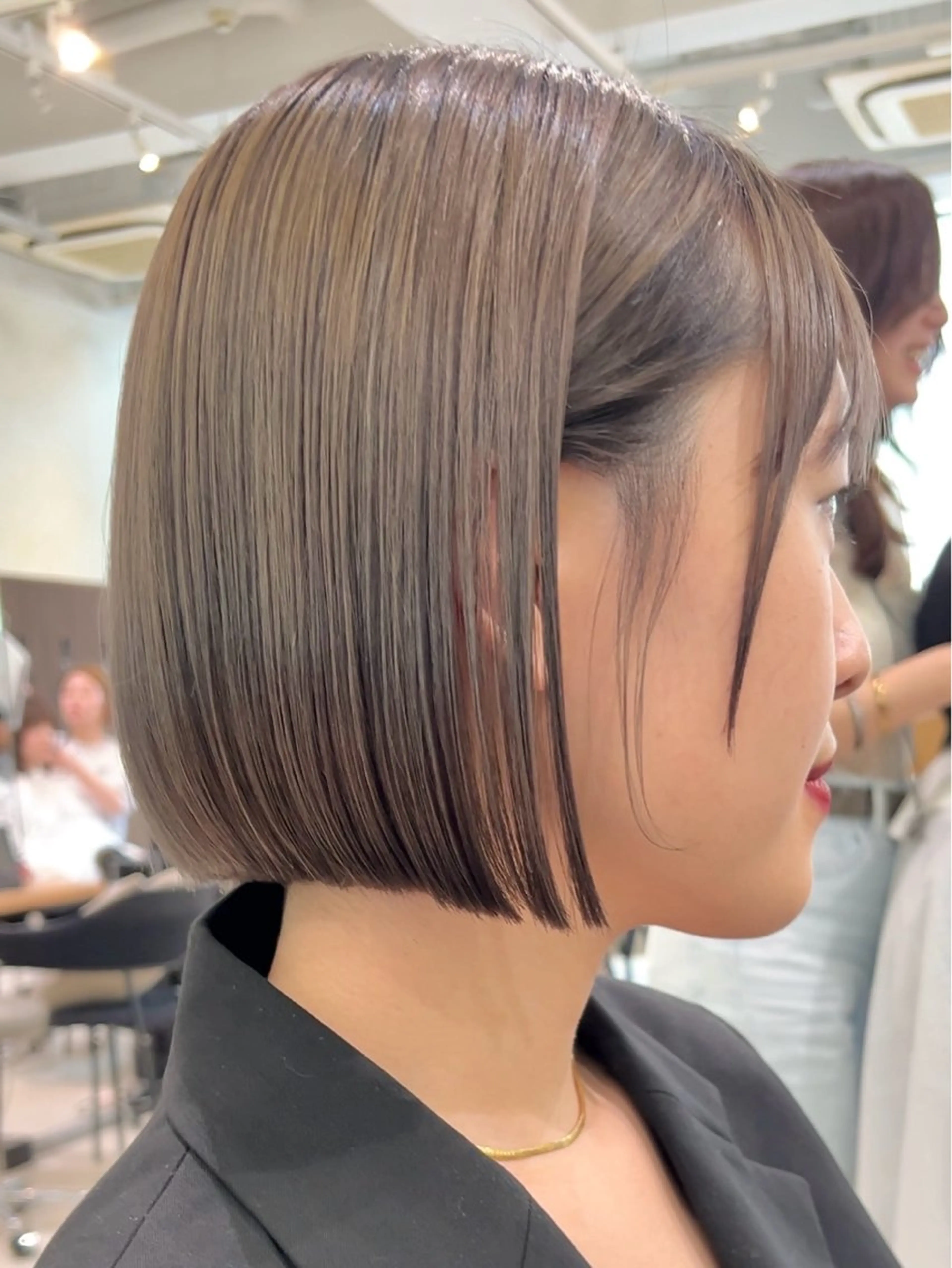 ショート カラー ⭐️似合わせボブ 縮毛矯正⭐️かえでのヘアスタイル