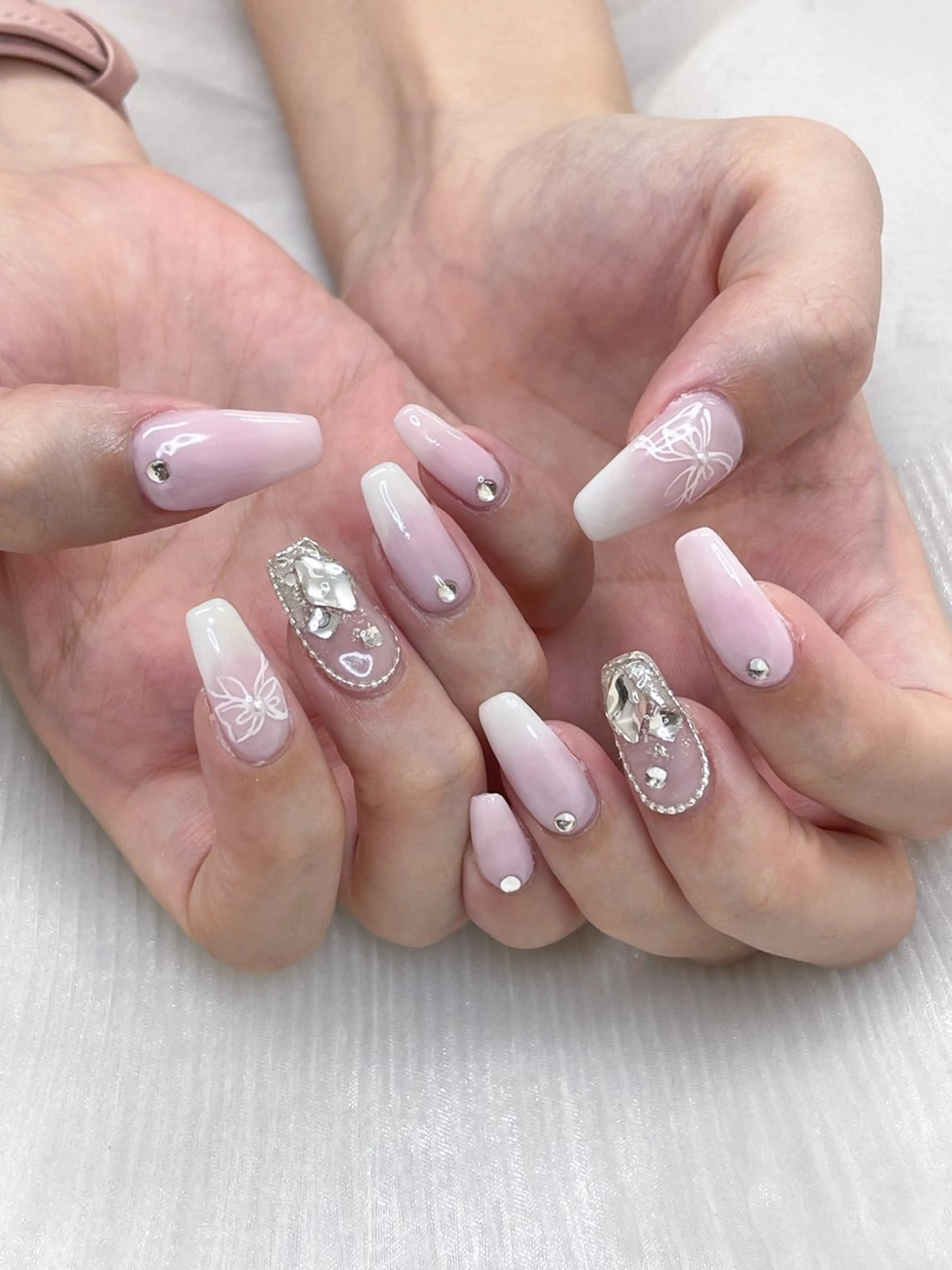 ネイル リボン ハンドネイル 五十嵐 美智のネイルデザイン