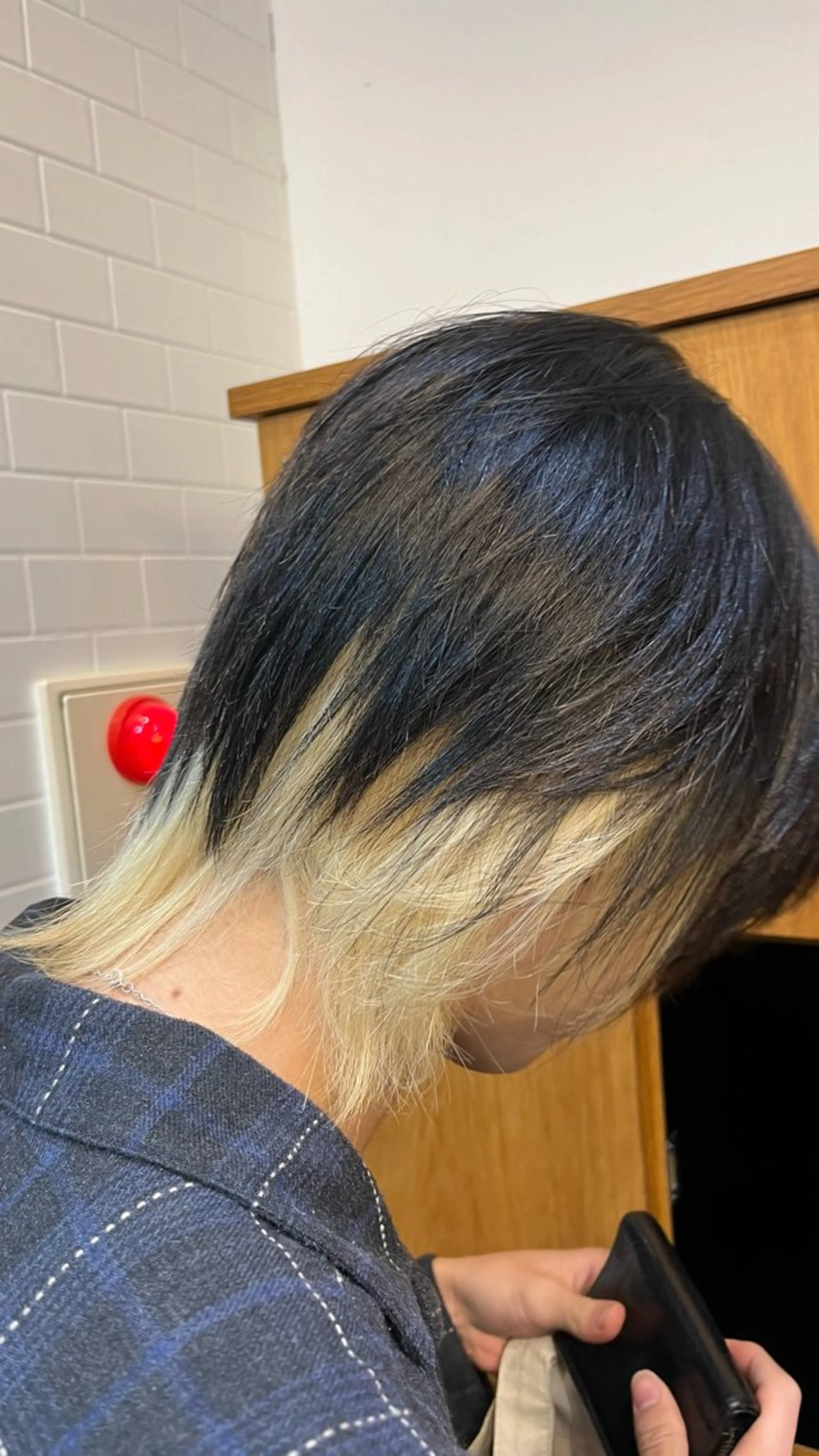 ショート ヘアカラー 岡野 豪のヘアスタイル