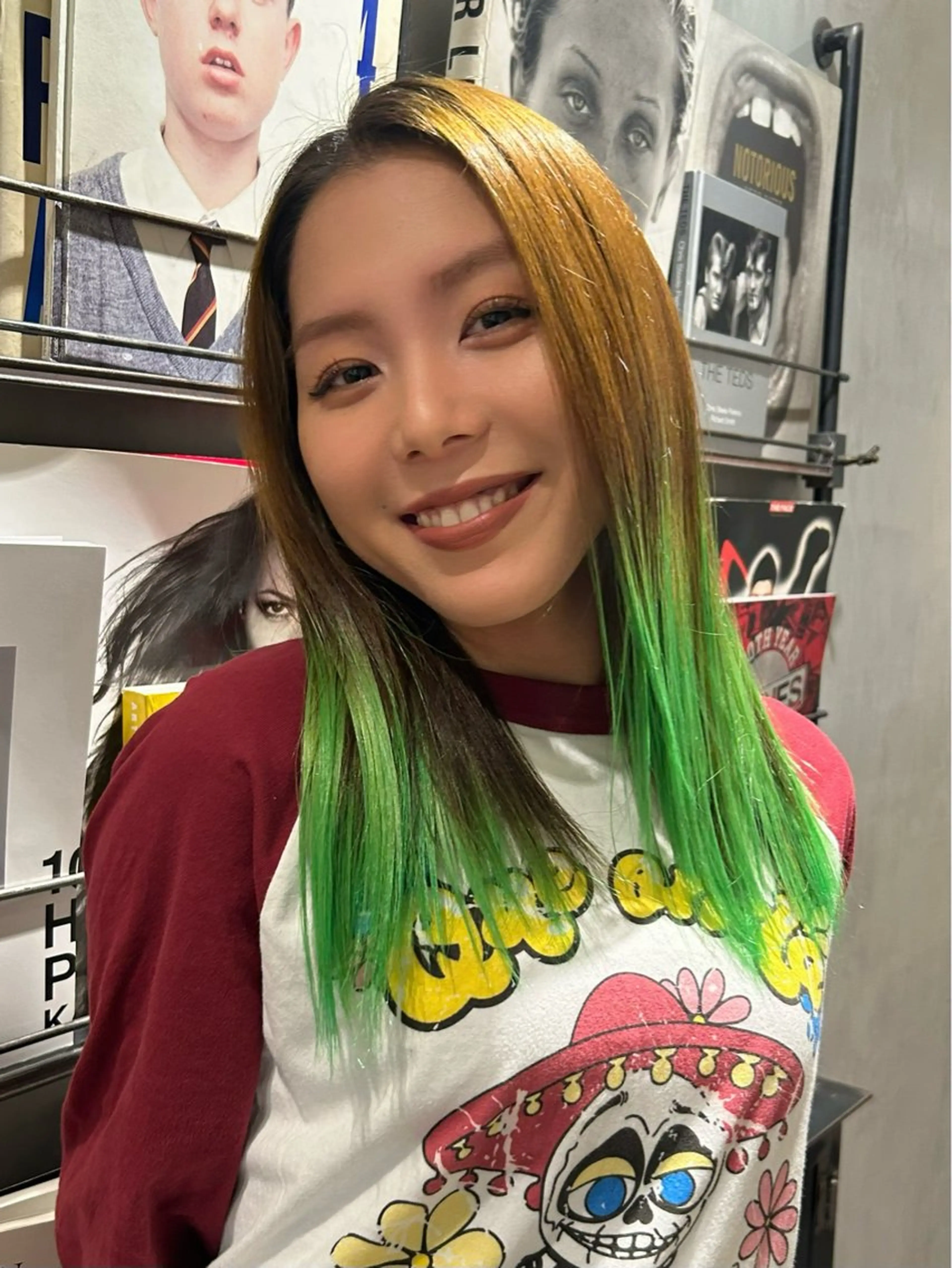 セミロング カラー ヘアカラー トリートメント デザインカラー❤︎ イシイレイのヘアスタイル