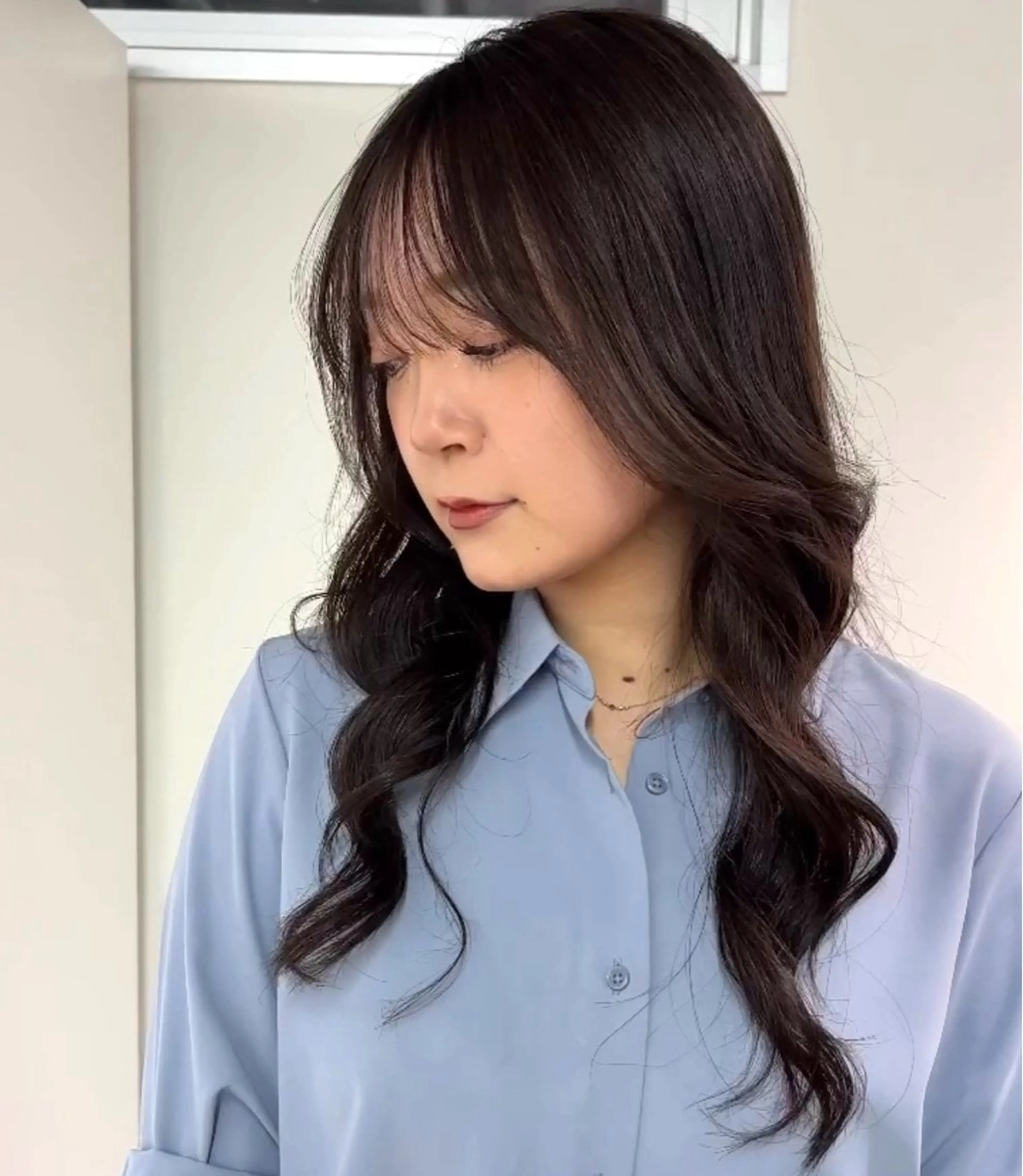 セミロング カラー レイヤーカット カット ヘアカラー トリートメント ネヅ カオルのヘアスタイル