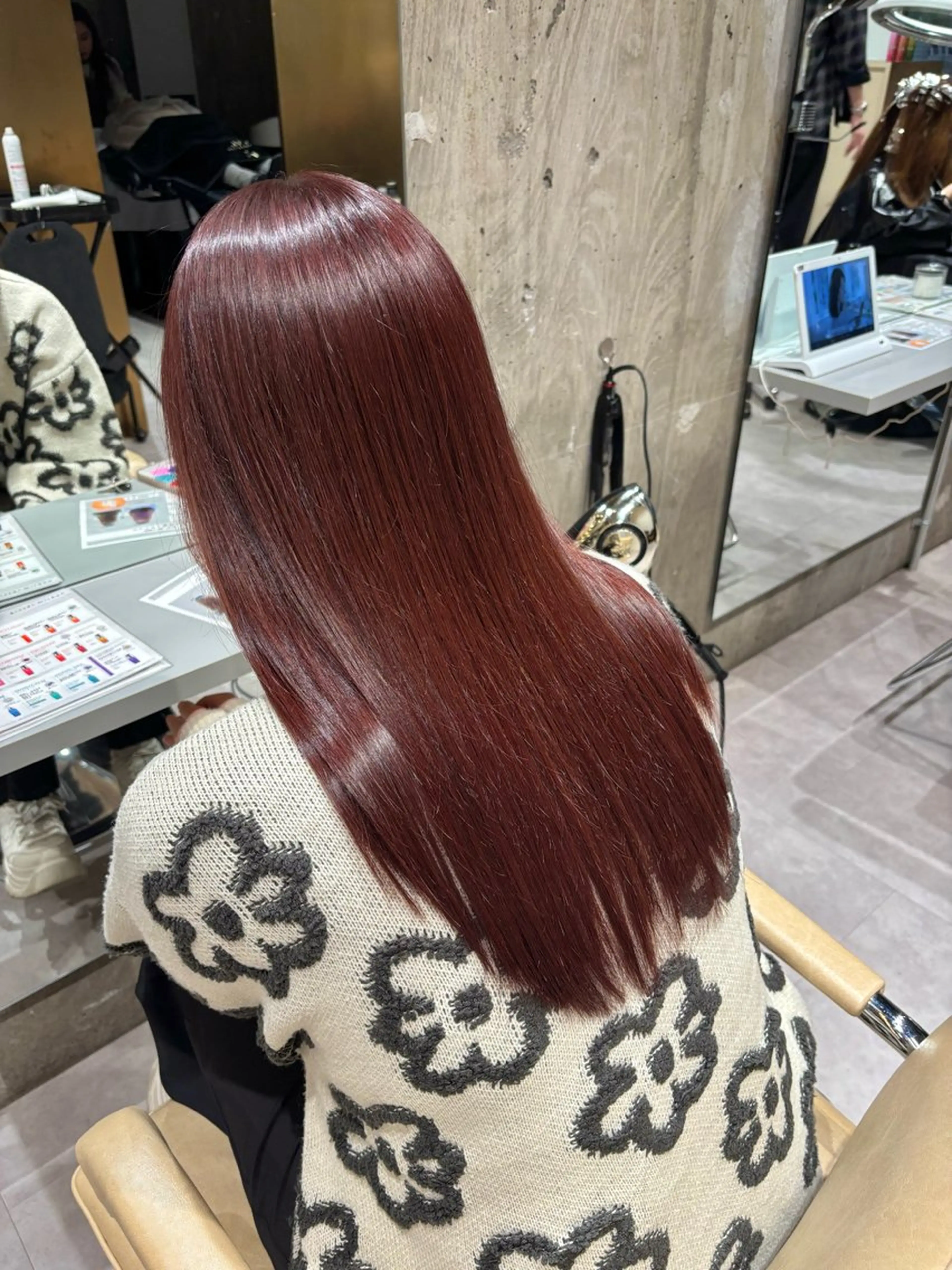 ロング カラー パーマ ヘアアレンジ メンズ メンズブリーチ ブリーチ ブリーチなしカラー レッドカラー カット ヘアカラー mina🌿無料ショ ートカット募集中🚨のヘアスタイル