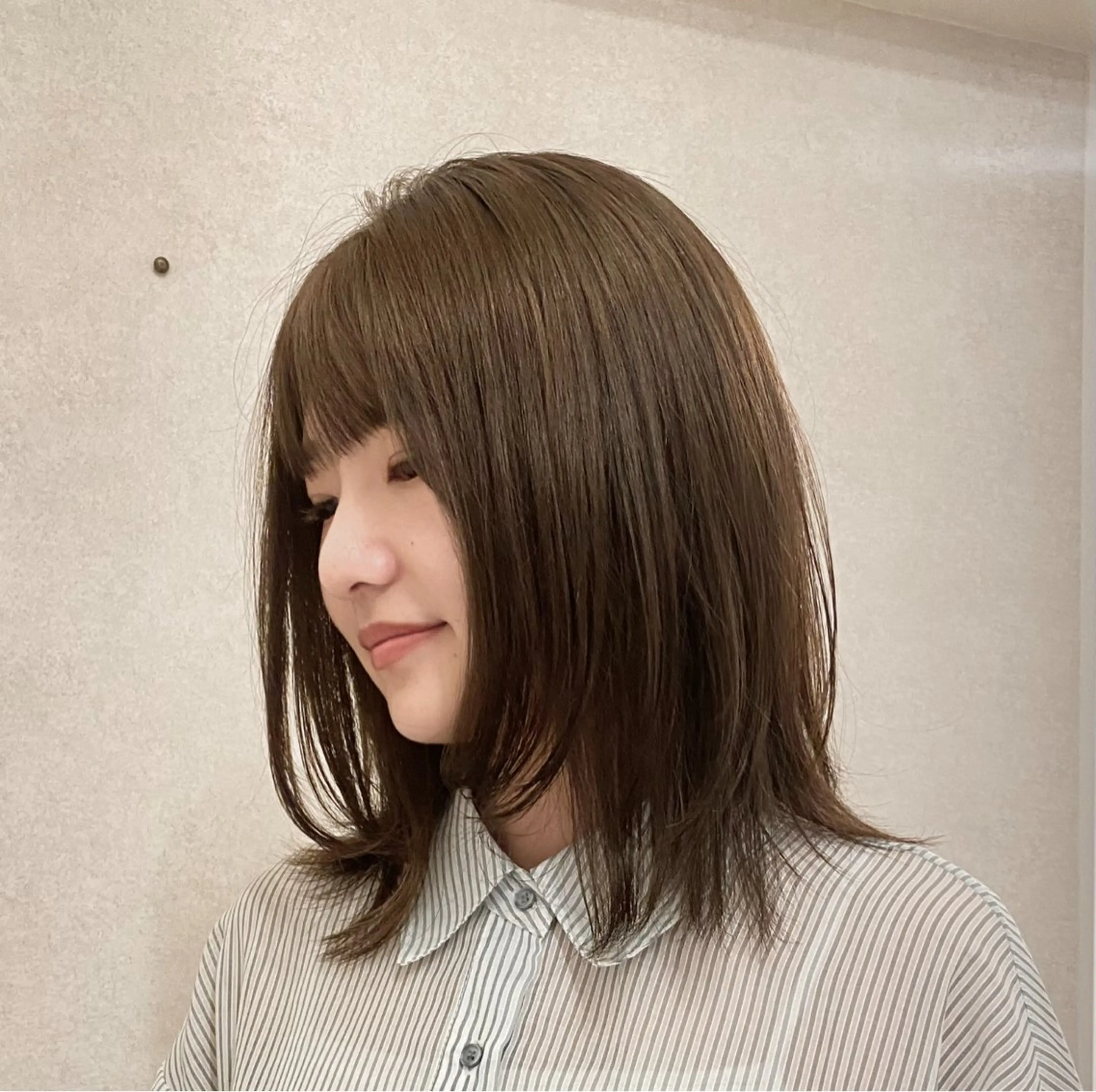 ミディアム カラー ブラウンカラー 透明感カラー オリーブブラウン カット ヘアカラー トリートメント ネヅ カオルのヘアスタイル