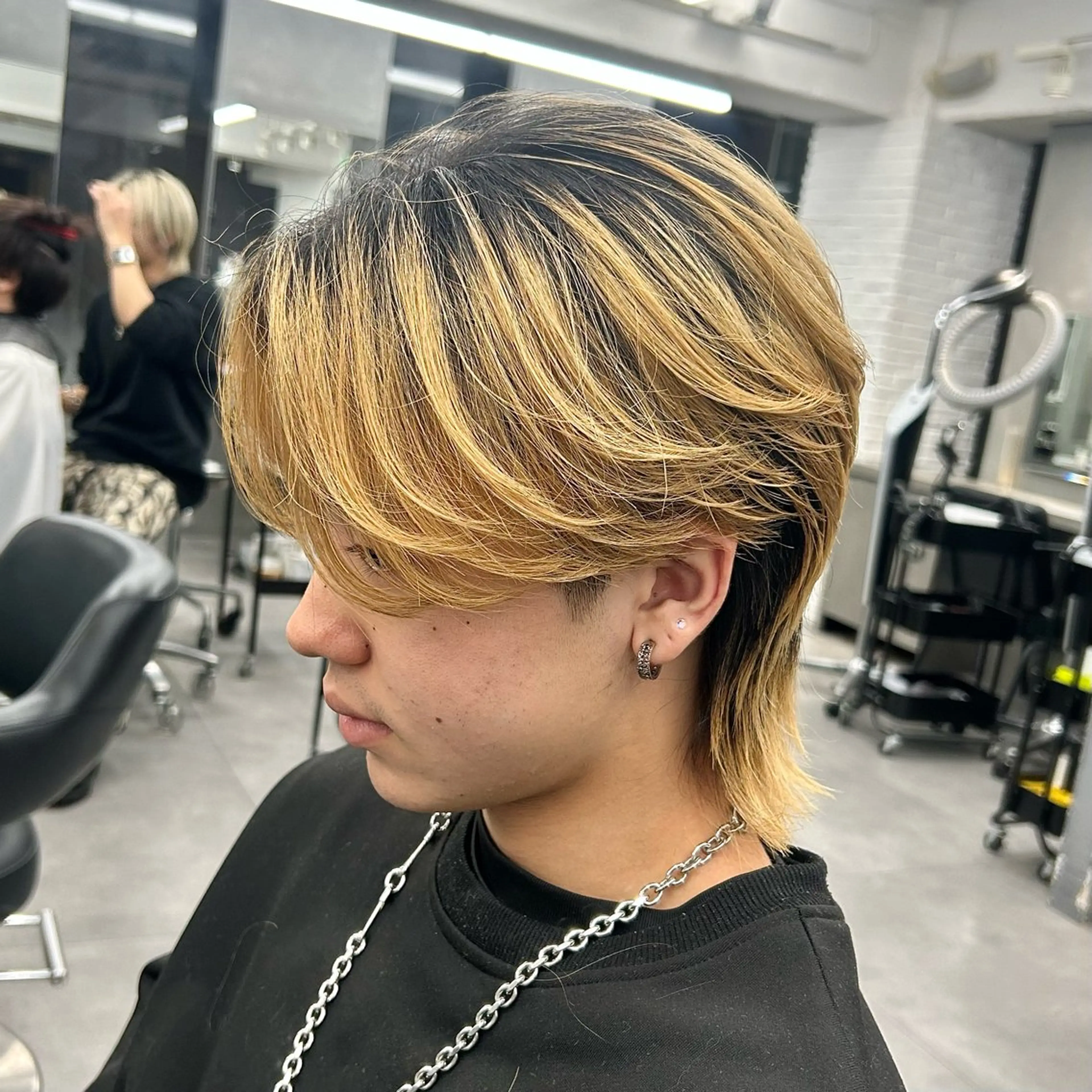 ミディアム メンズ メンズウルフカット 伸ばしかけ ウルフカット カット トリートメント 韓国ヘア🇰🇷 メンズパーマ/つかさのヘアスタイル