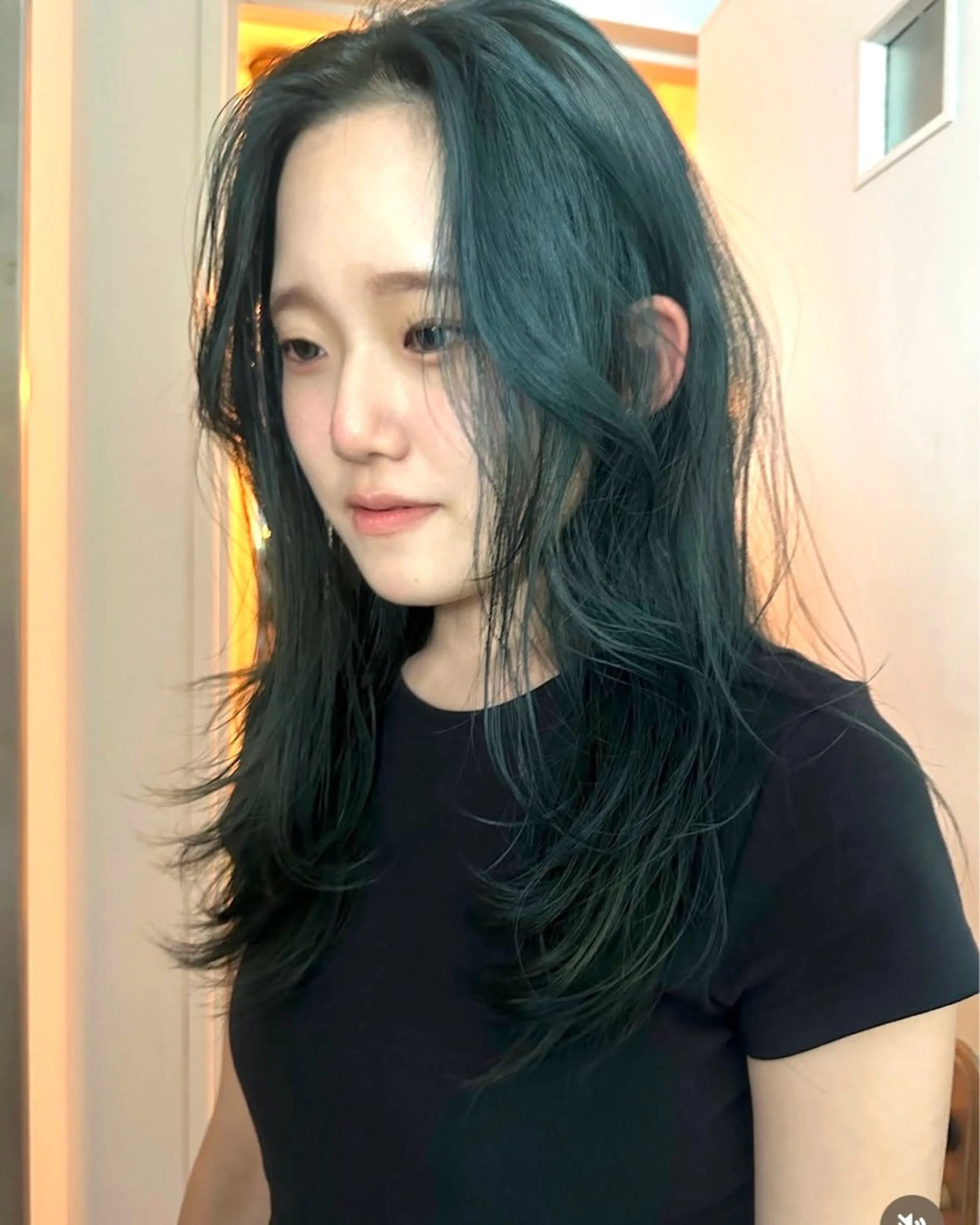 セミロング レイヤーカット 🍓ケアブリーチ× レイヤーカット🍓のヘアスタイル