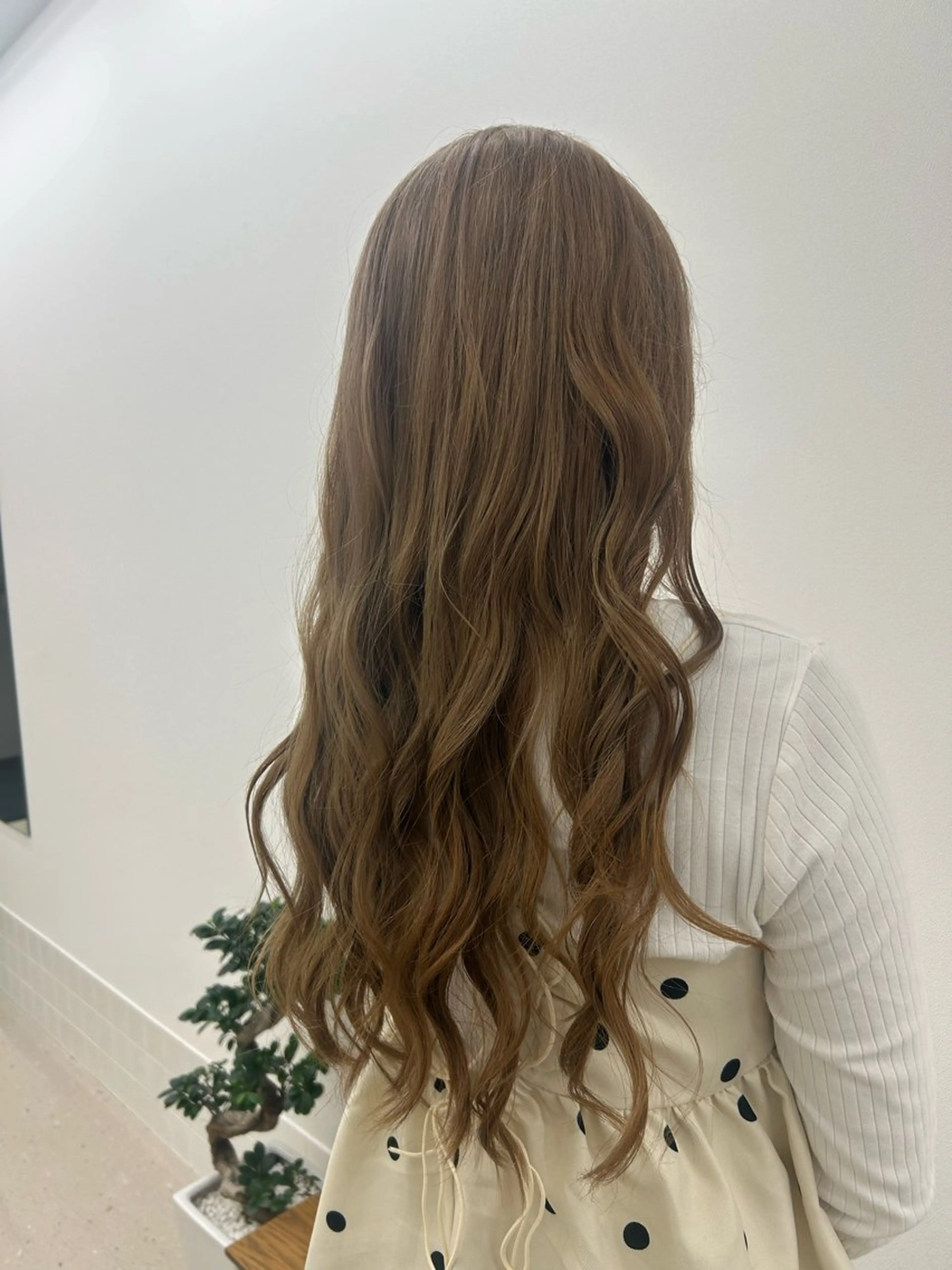 ロング カラー ベージュカラー ミルクティーベージュ ヘアカラー ANNI松戸/安藤 ひなた👼のヘアスタイル