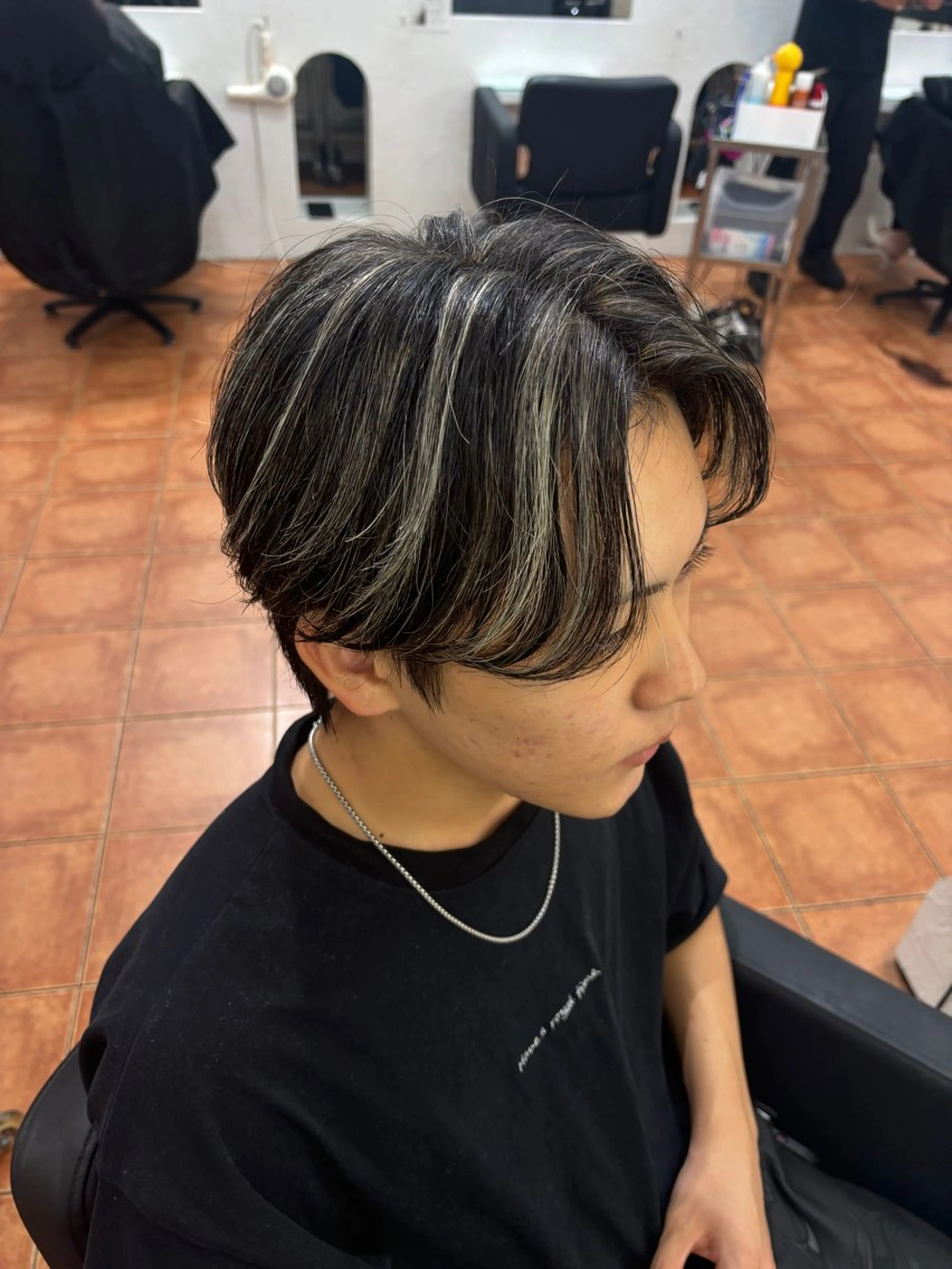 カラー メンズ センターパート メンズメッシュ 黒髪 メッシュ ヘアカラー メンズカット ‪‪/メッシュのヘアスタイル