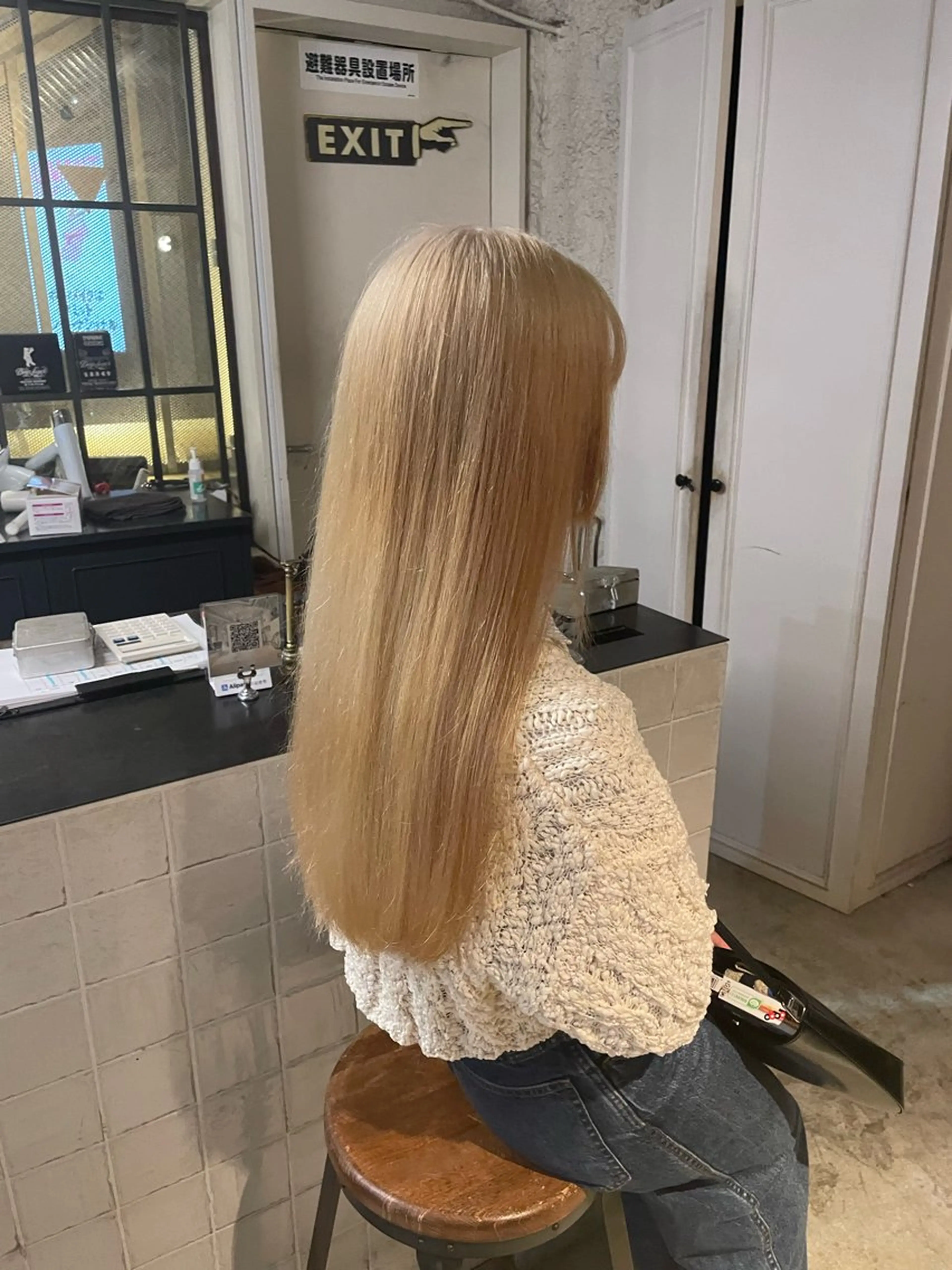 ロング カラー ブロンド ハイトーンカラー ホワイトブロンド Charumante所属・マンツーマン 髪質改善　工藤のヘアスタイル